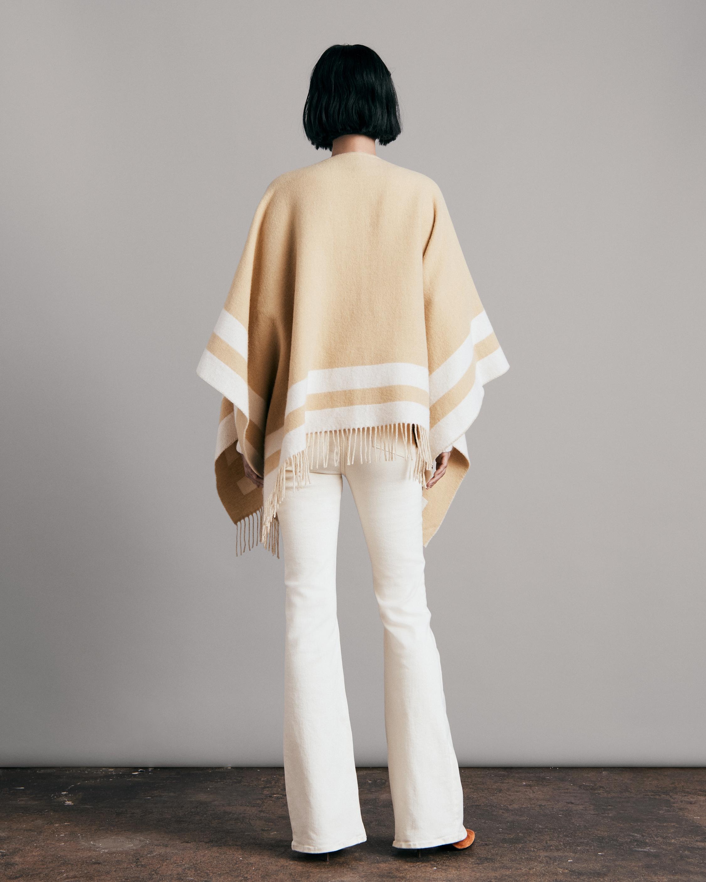 Highlands Wool Reversible Poncho
Midweight Poncho - 5