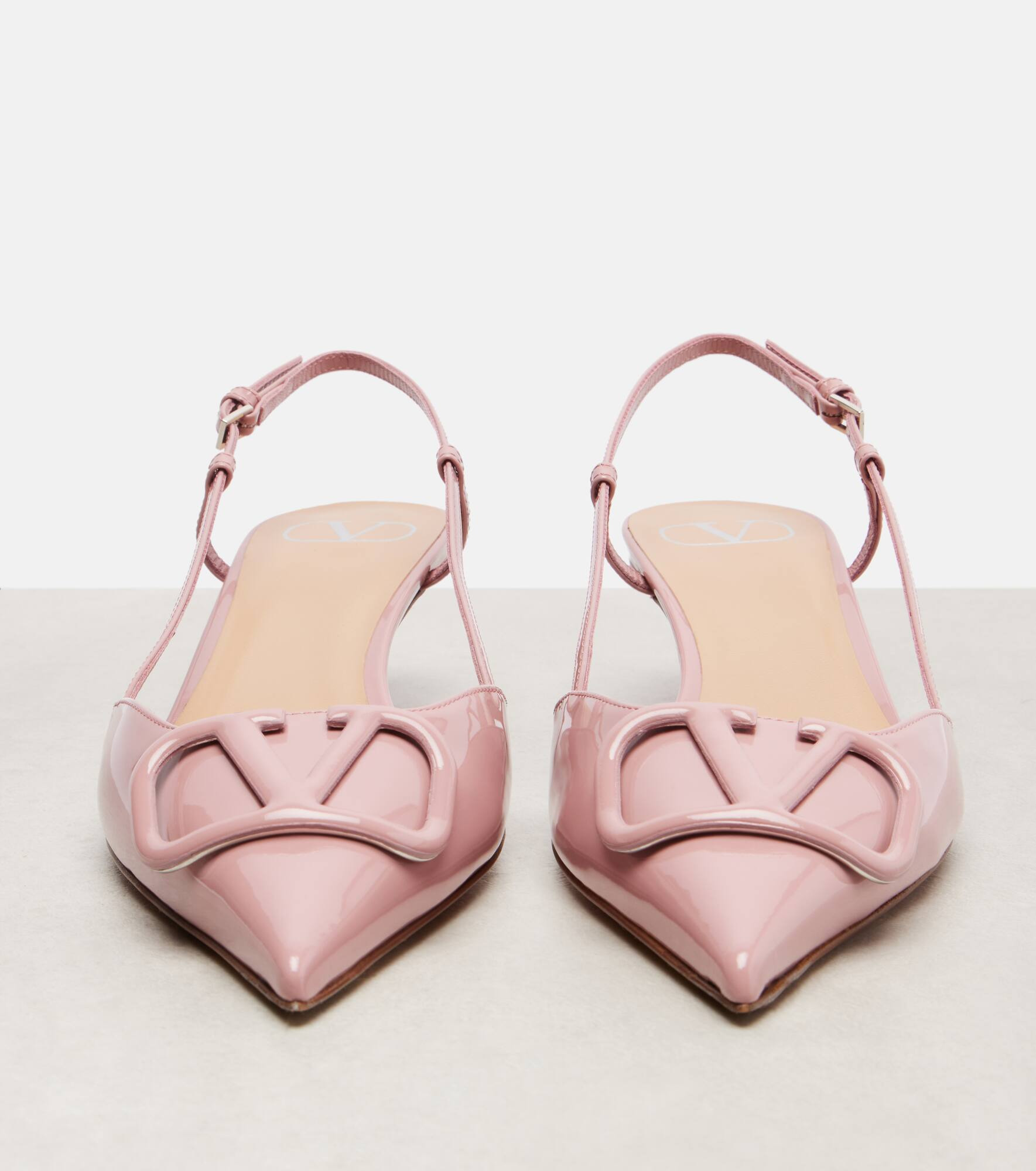 VLogo patent leather slingback pumps - 5