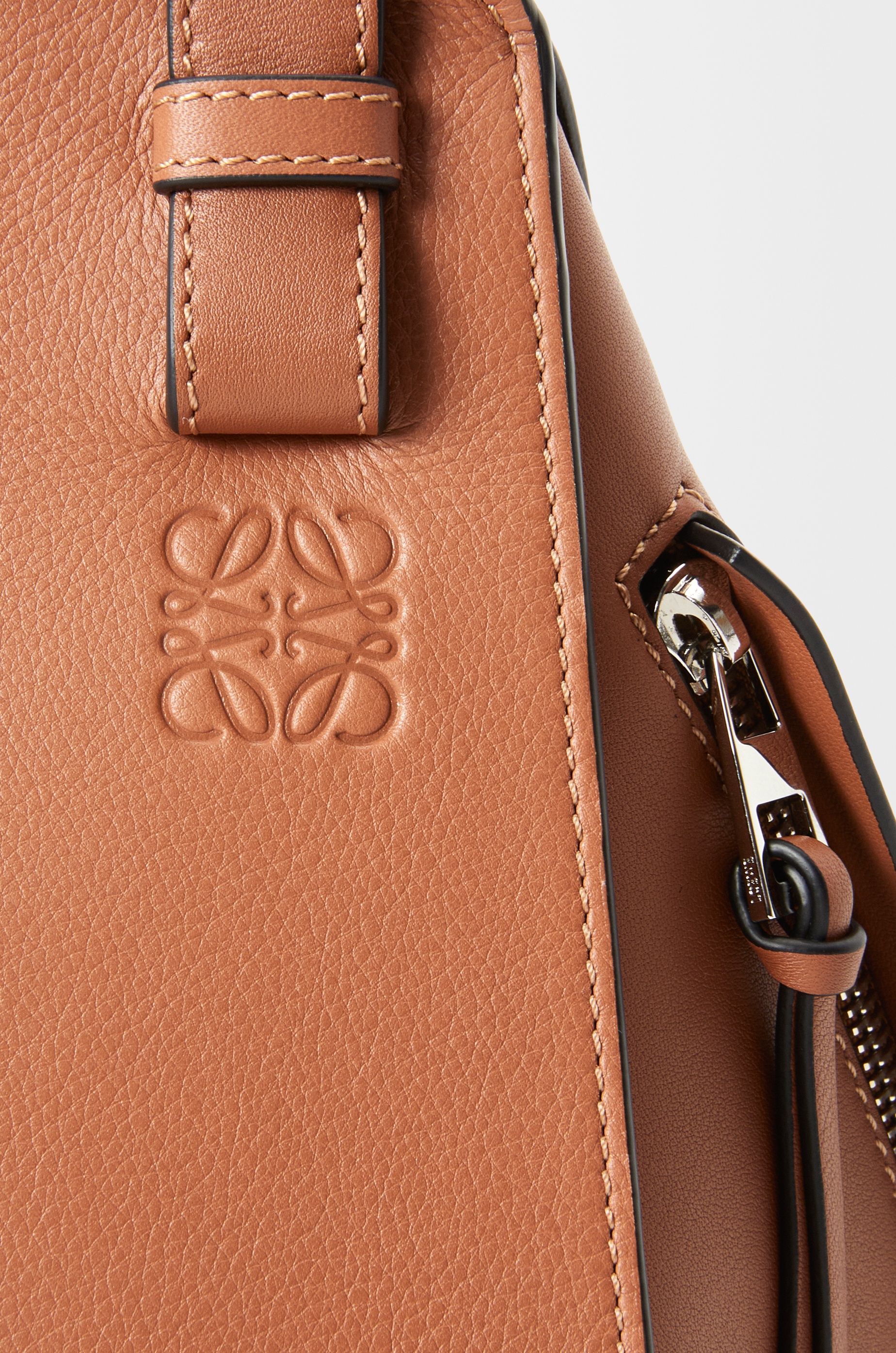 Compact Hammock bag in classic calfskin - 9