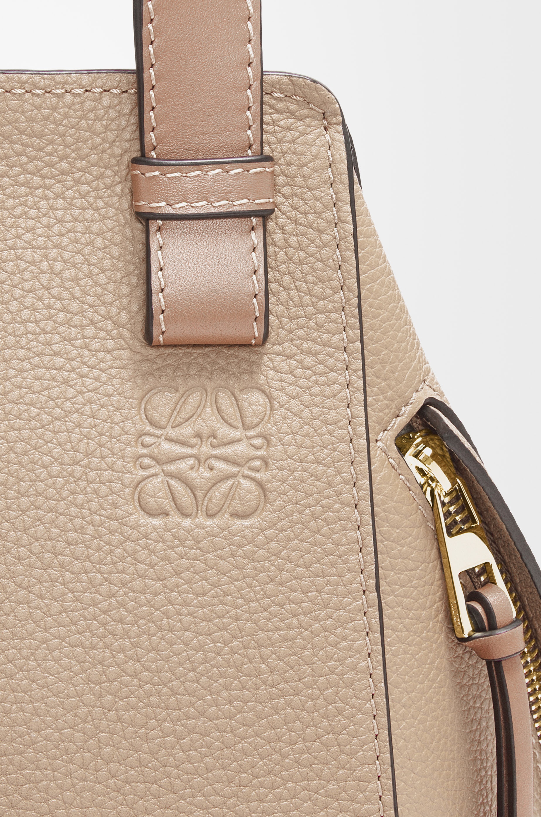 Compact Hammock bag in soft grained calfskin - 9