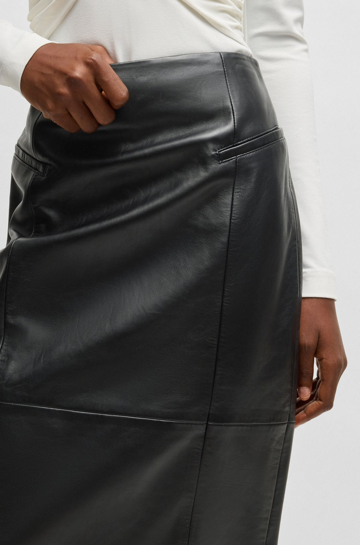 PENCIL SKIRT IN LUSTROUS LEATHER - 5