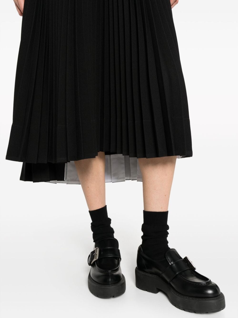 pleated asymmetric-hem midi skirt - 5