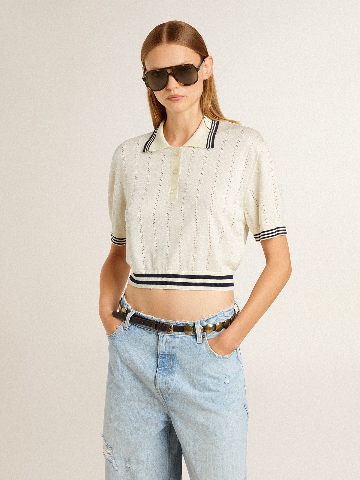 Women's cropped worn-white cotton polo shirt with blue ribbing - 3