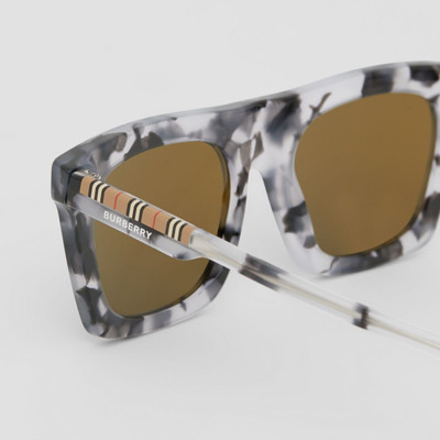 Burberry Icon Stripe Detail Rectangular Frame Sunglasses outlook