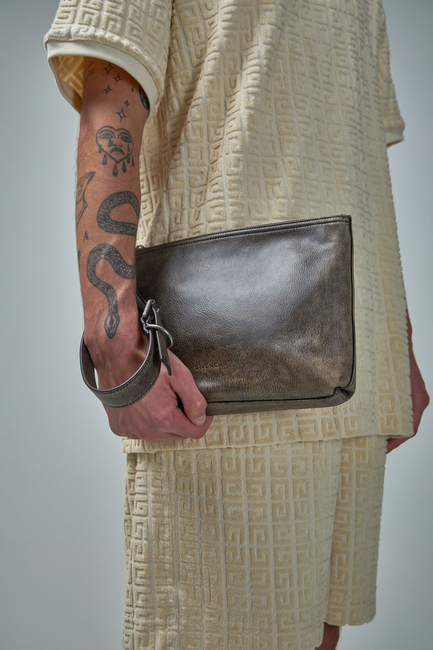 Voyou Pouch in Aged Leather - 5