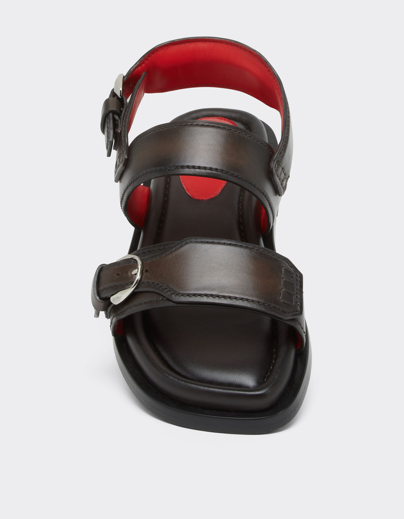 Flat Sandal in Leather 4