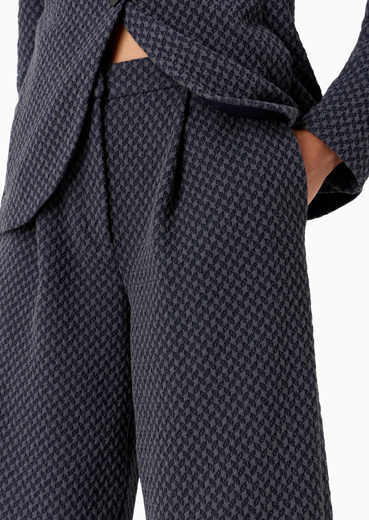 Knit-effect jacquard jersey trousers with darts - 5