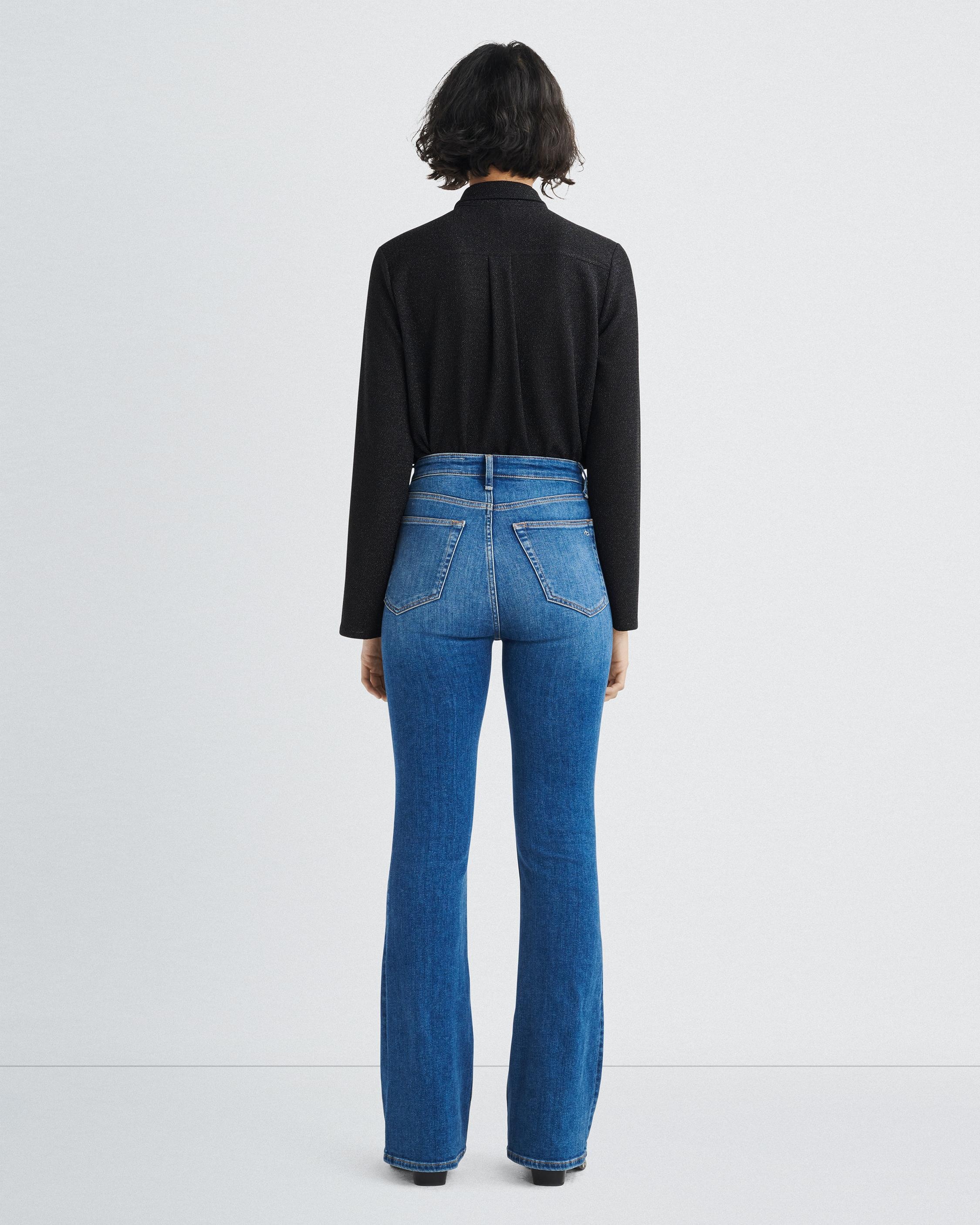 Lilith Metallic Blouse
Relaxed Fit - 5