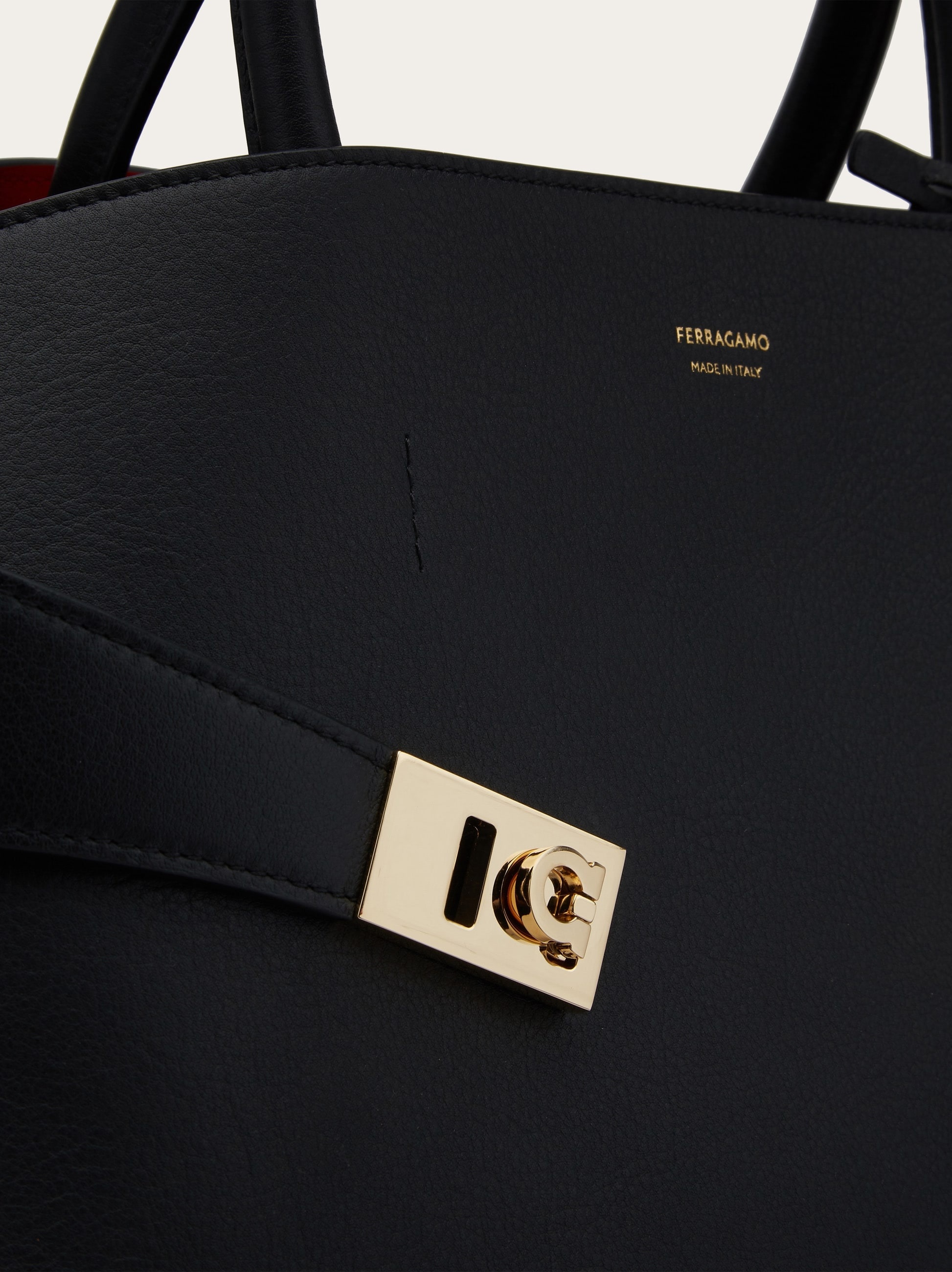 Hug handbag (M) - 8