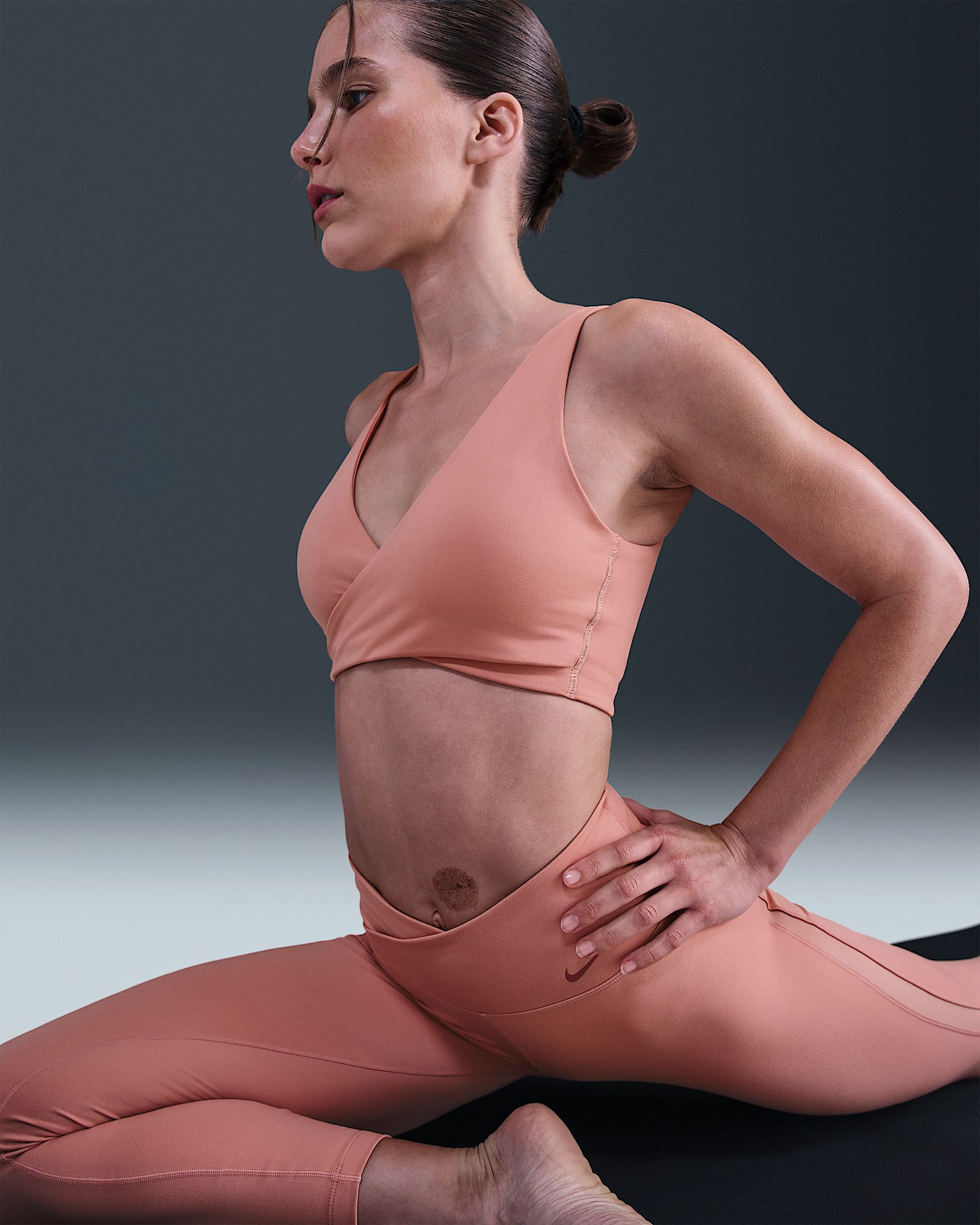 Nike One Women'e Light-Support Padded Sports Bra - 3