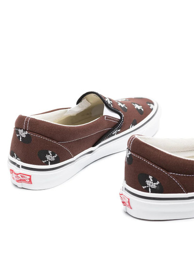 Vans x Wacko Maria OG slip-on sneakers outlook