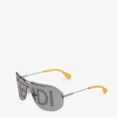 FENDI Fashion Show Sunglasses outlook