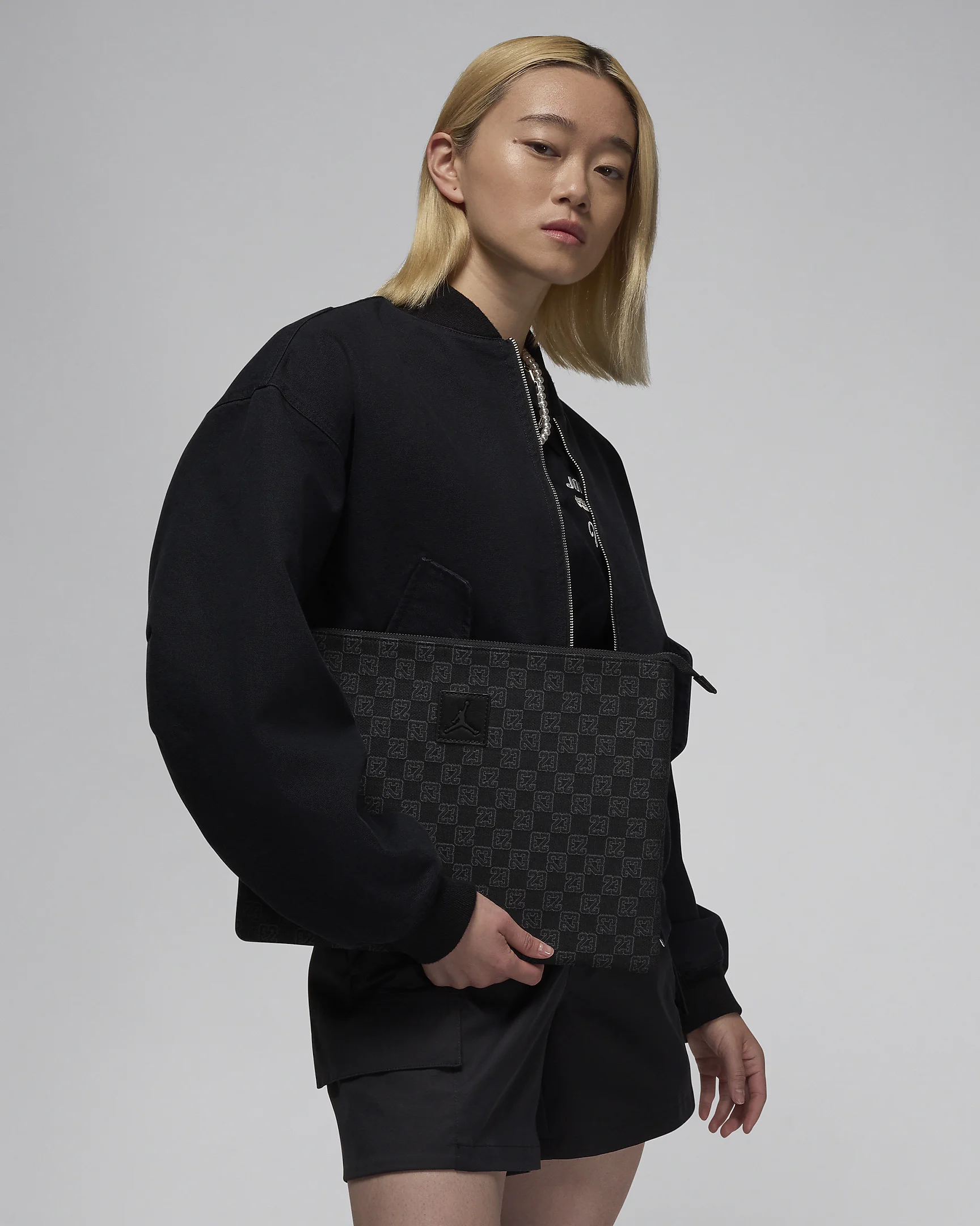 Jordan Monogram Pouch (0.98L) - 1