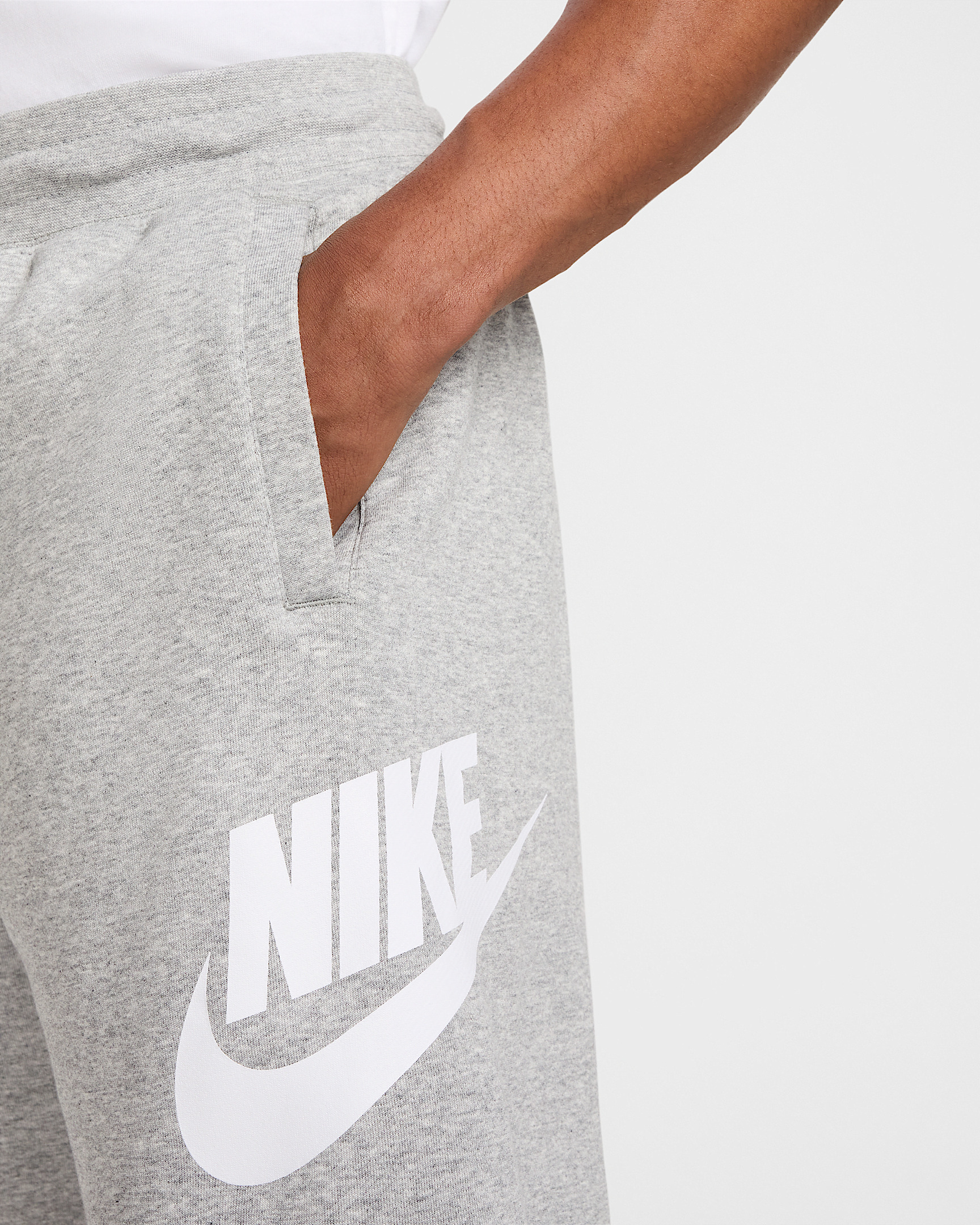 Nike Club Men's French Terry Alumni Shorts - 4
