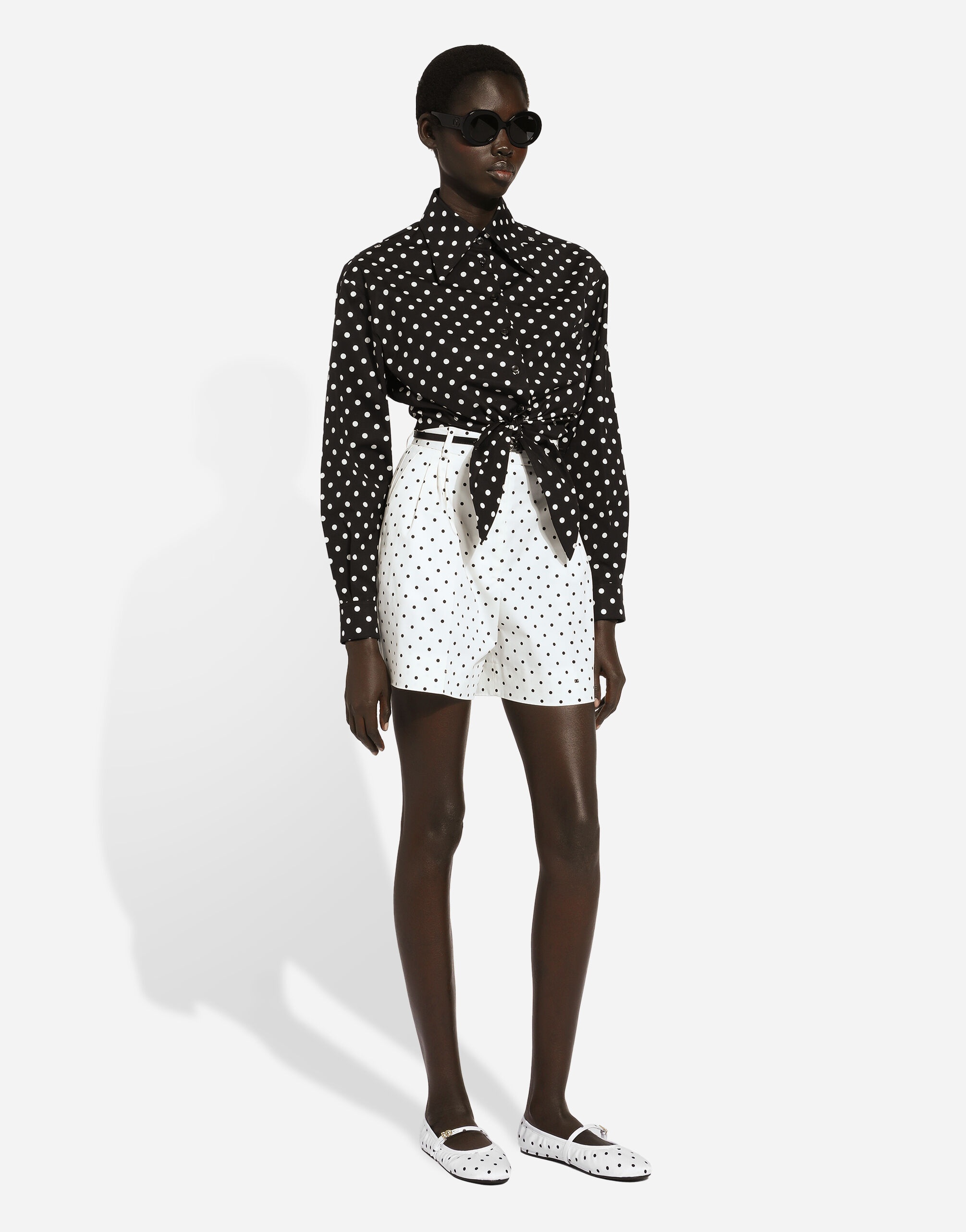Cropped cotton poplin shirt with knot detail and polka-dot print - 7