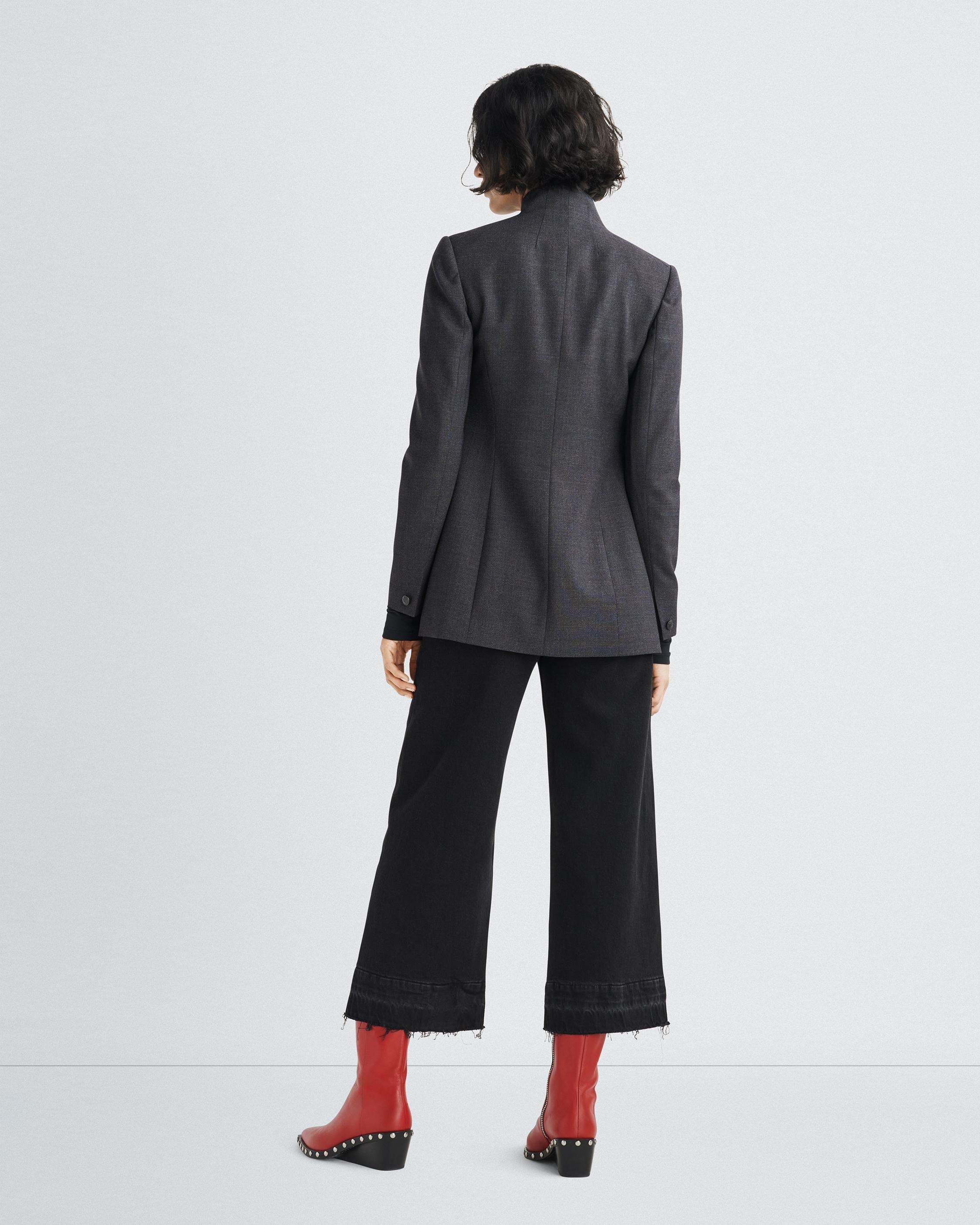 Paloma Japanese Wool Blazer
Classic Fit - 5