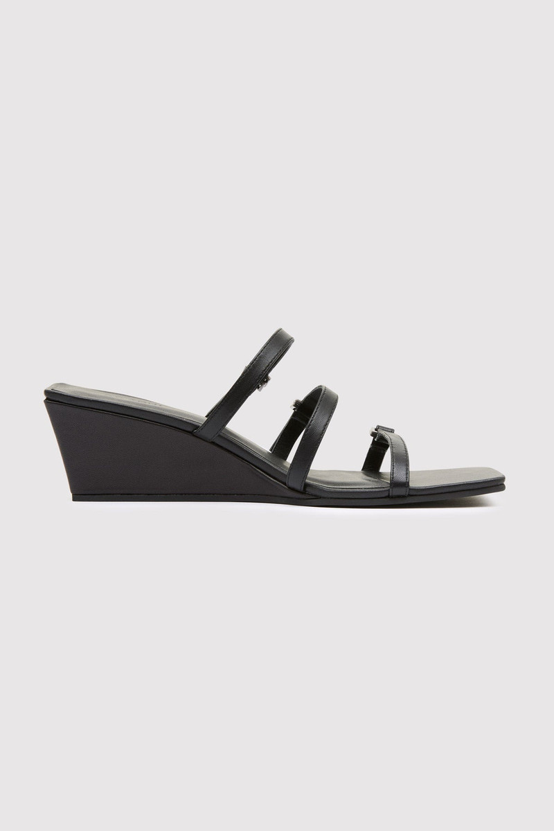 Mini Ring Detail Wedge - Black 1