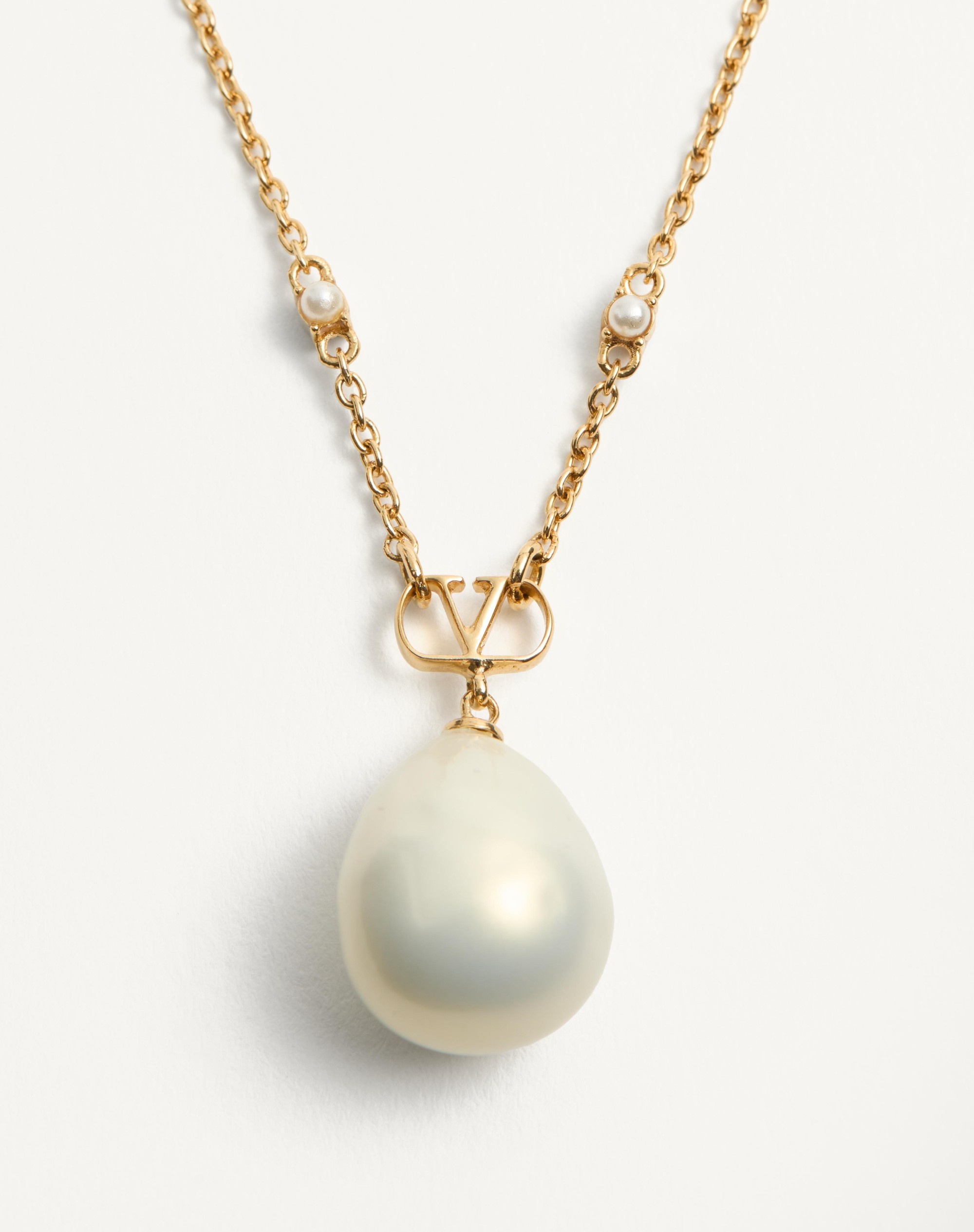 VLOGO SIGNATURE METAL, PEARL AND SWAROVSKI® CRYSTAL NECKLACE - 3