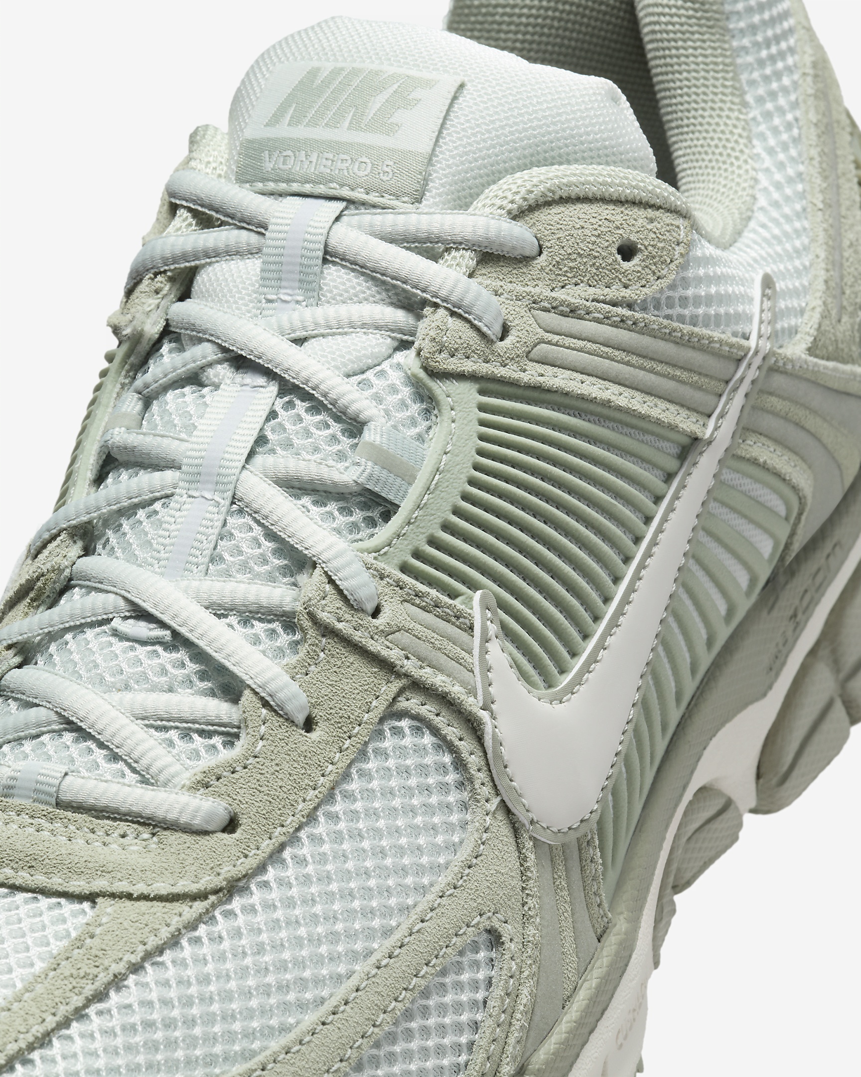 Nike Men's Zoom Vomero 5 Shoes - 7