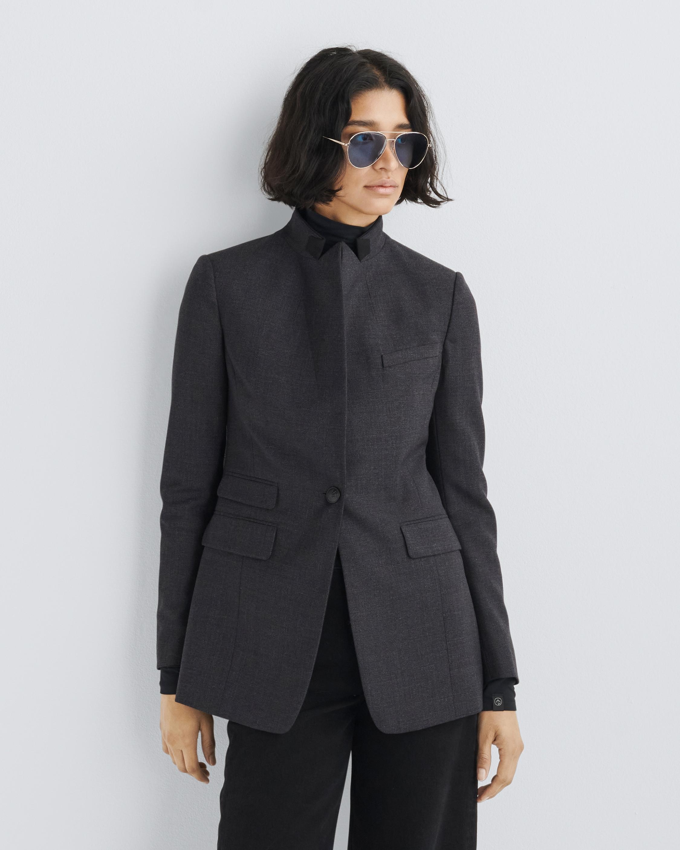 Paloma Japanese Wool Blazer
Classic Fit - 2