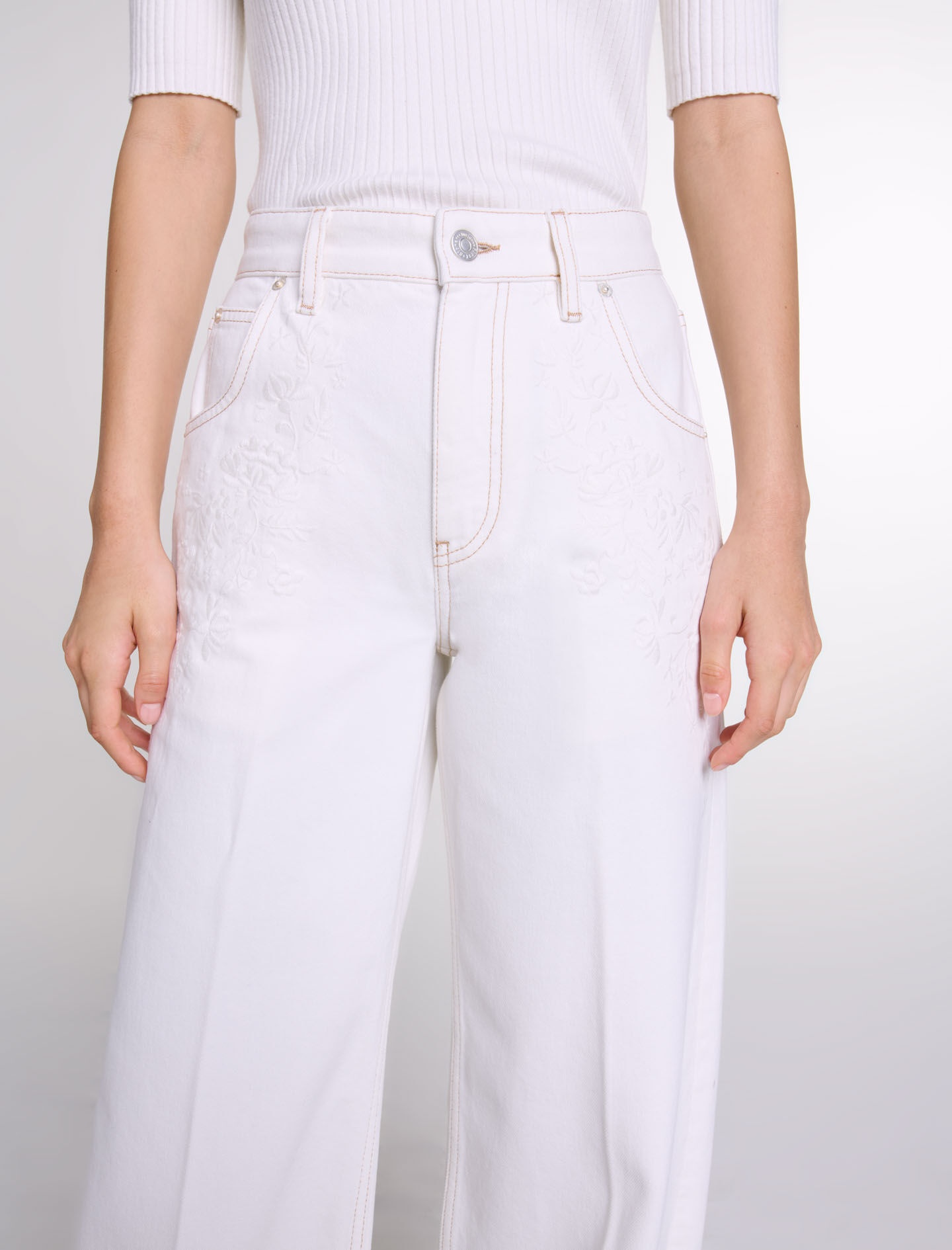 Embroidered high-waisted jeans - 6