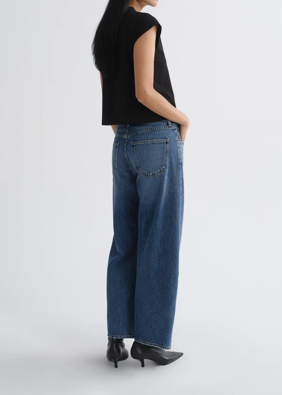 LOW CURVE CROP JEAN (WEIGHTLESS) IN CURB - 1