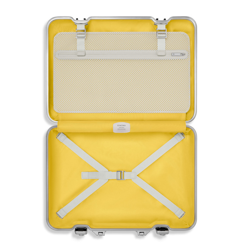 RIMOWA Holiday Hand-Carry Case outlook