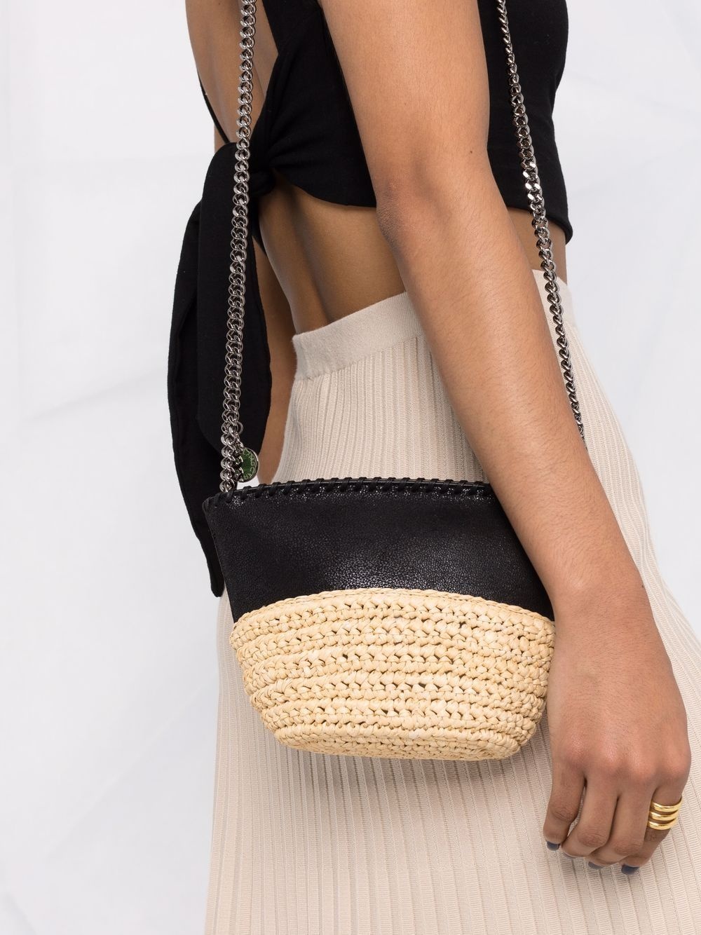 raffia detailing chain-link crossbody bag - 3