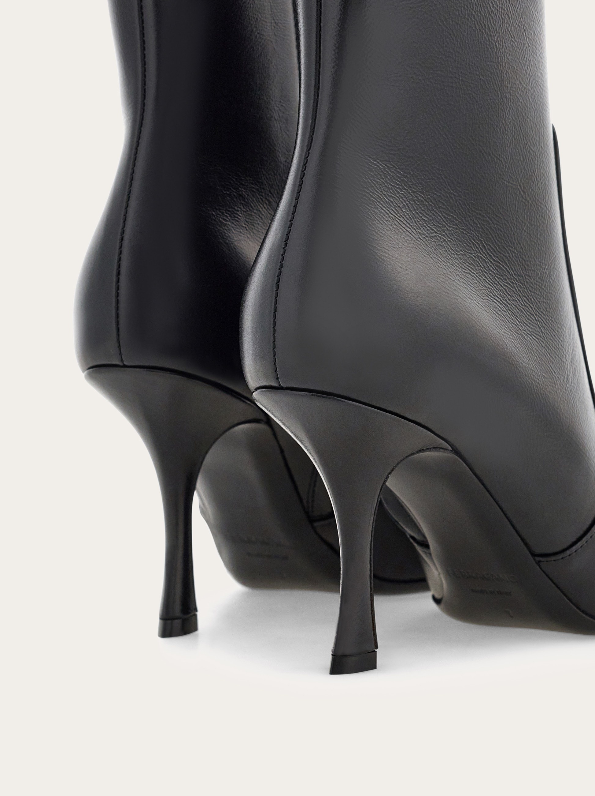 Gancini buckle ankle boot - 8