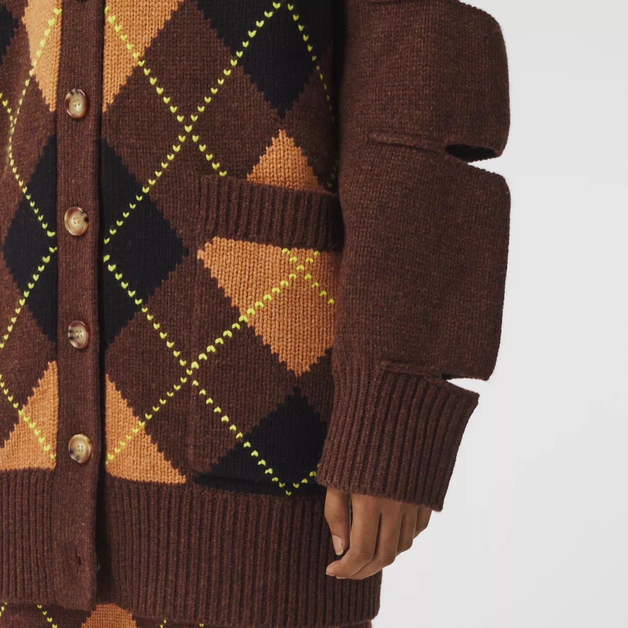 Cut-out Detail Argyle Intarsia Wool Cashmere Cardigan - 5