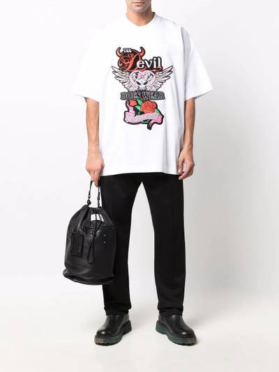 VETEMENTS devil slogan T-shirt outlook