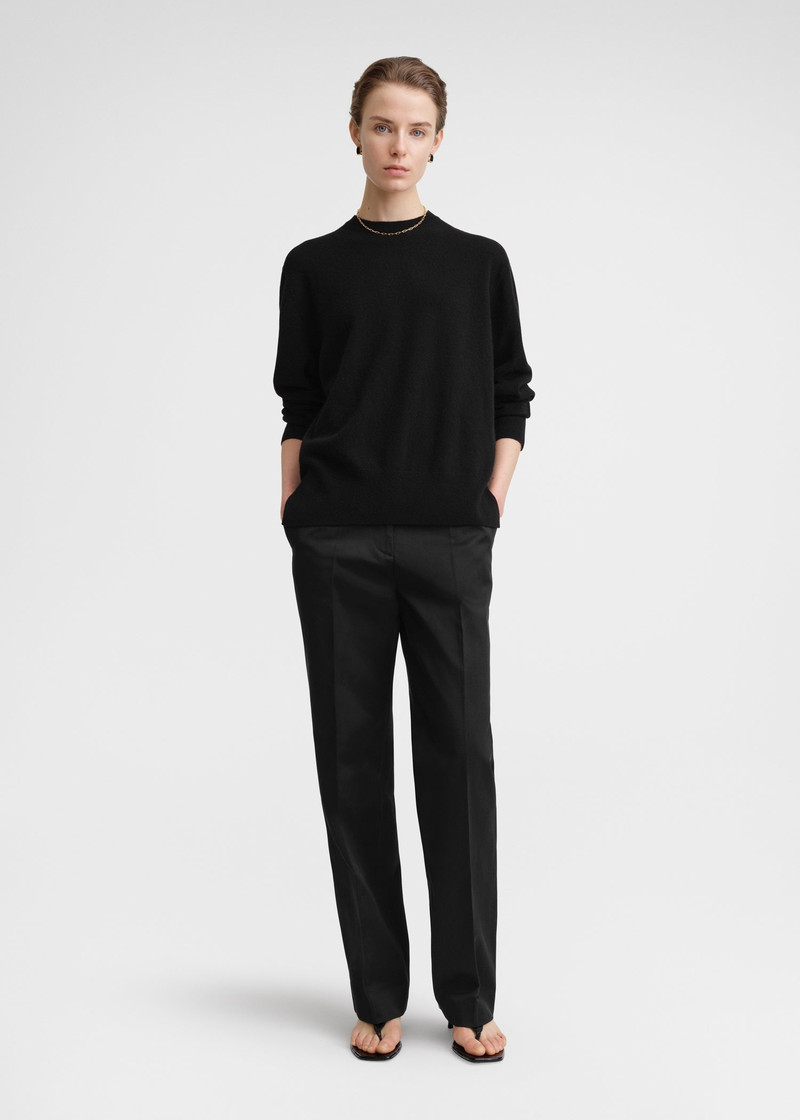 Totême Crew-neck cashmere knit black outlook