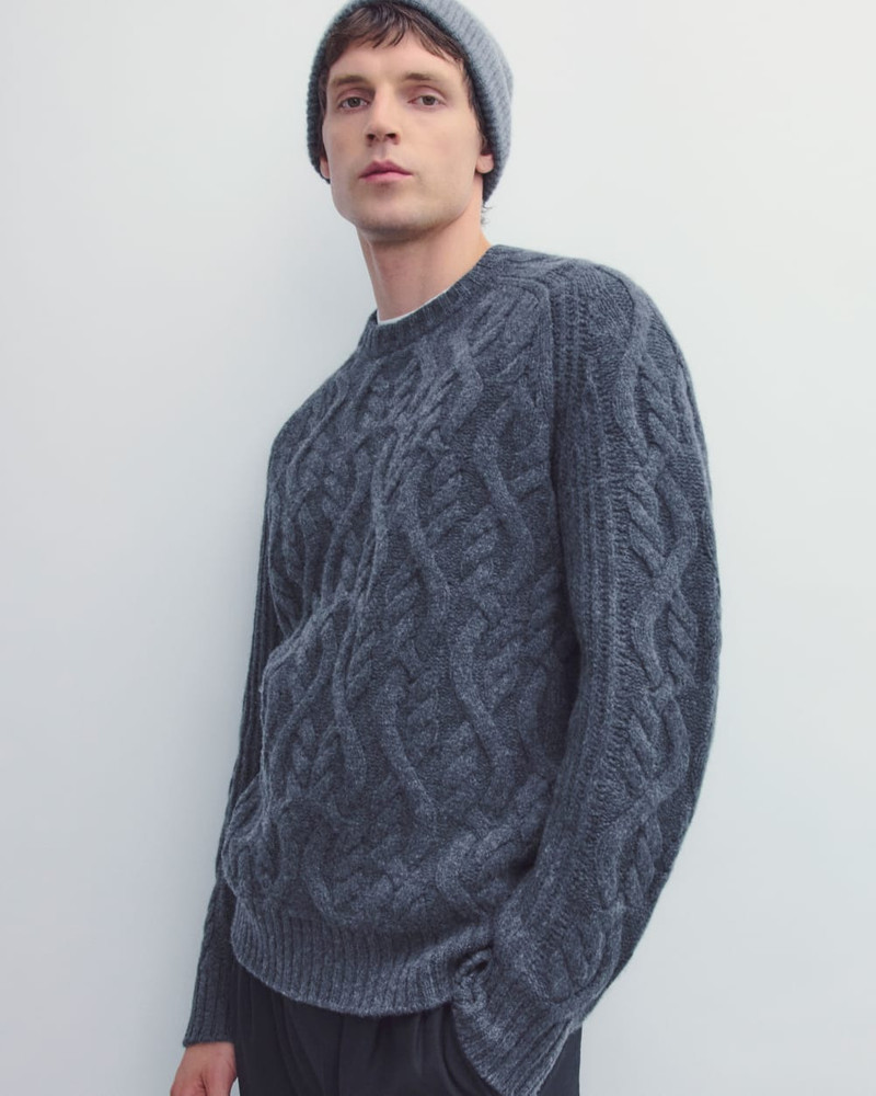 CABLE KNIT CREW IN LUXE MERINO 7