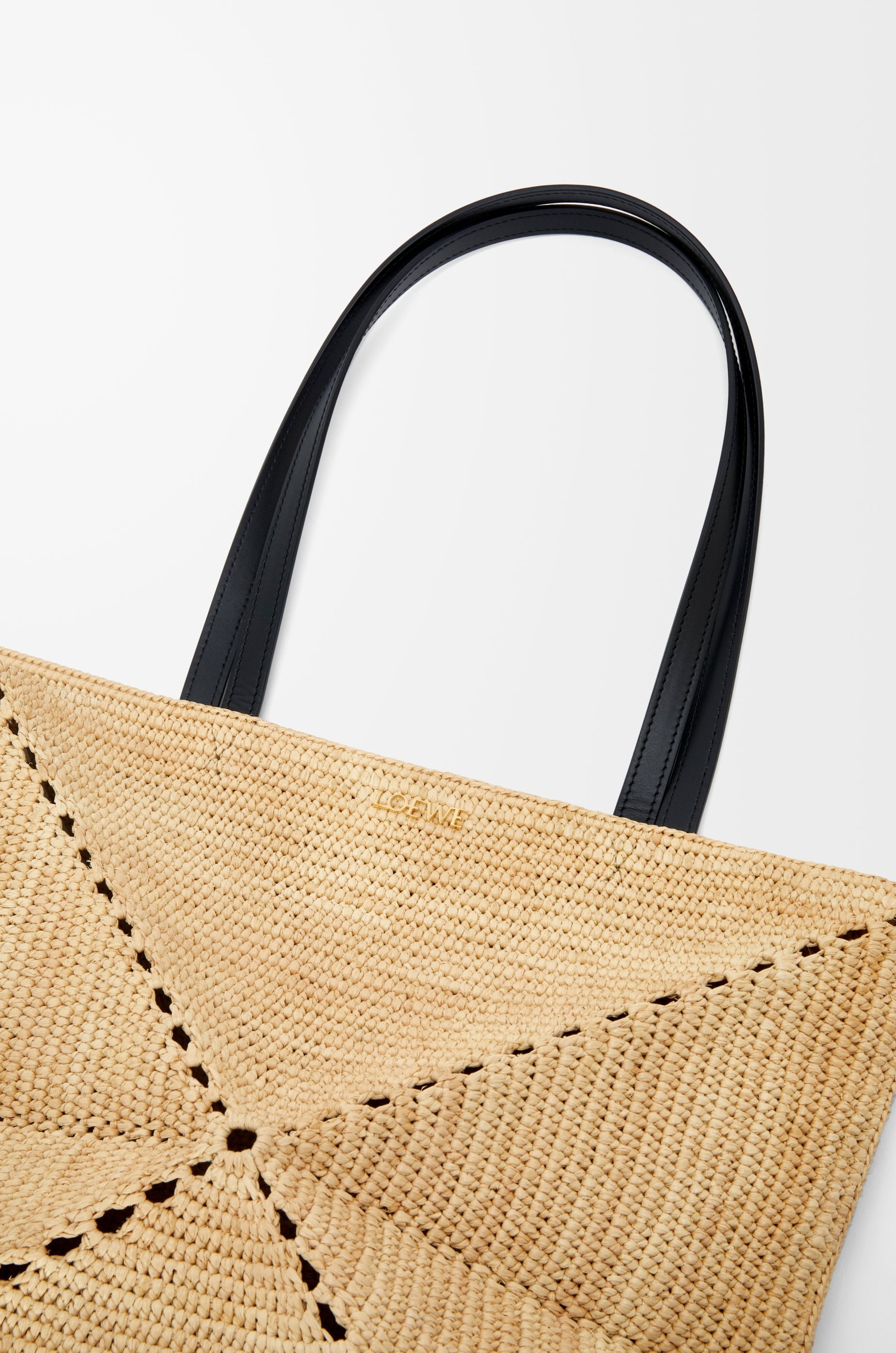 Medium Puzzle Fold tote in raffia - 10