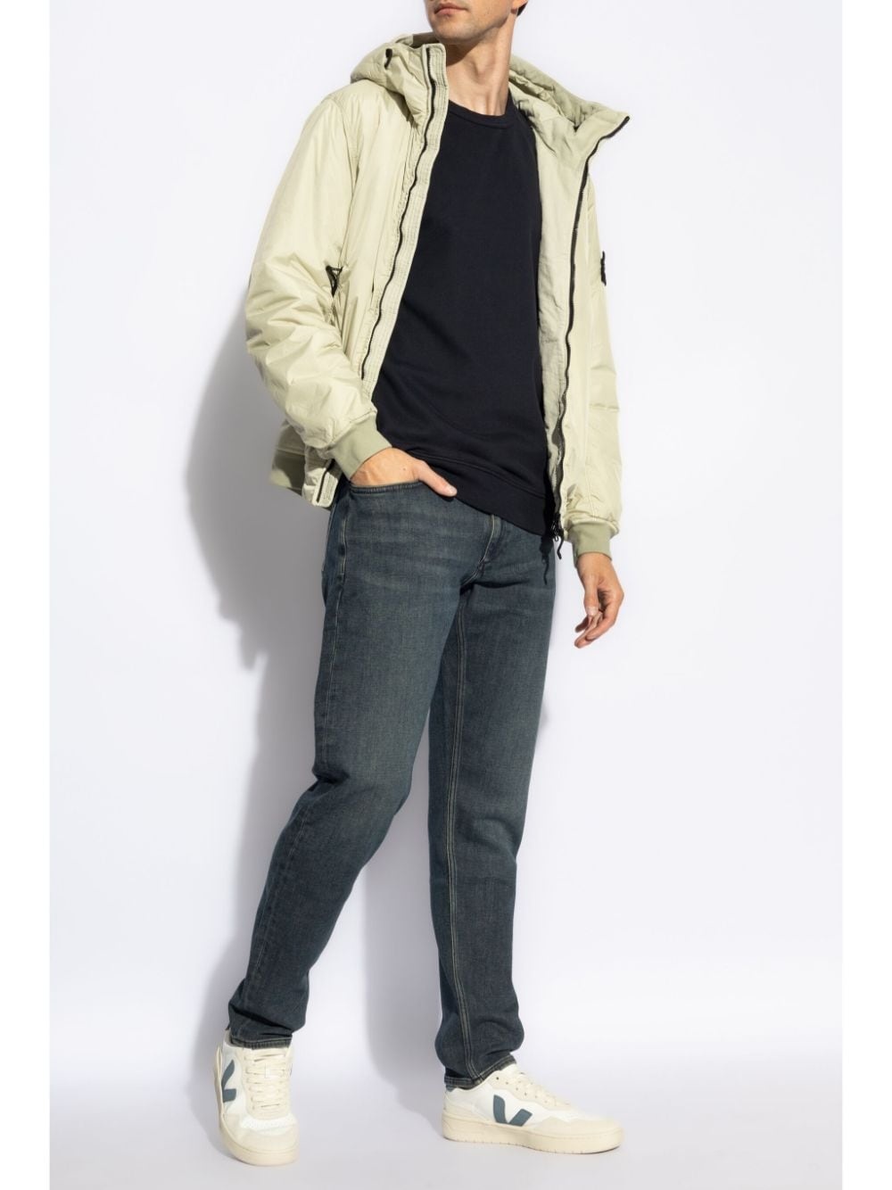 Compass-badge hooded windbreaker - 2