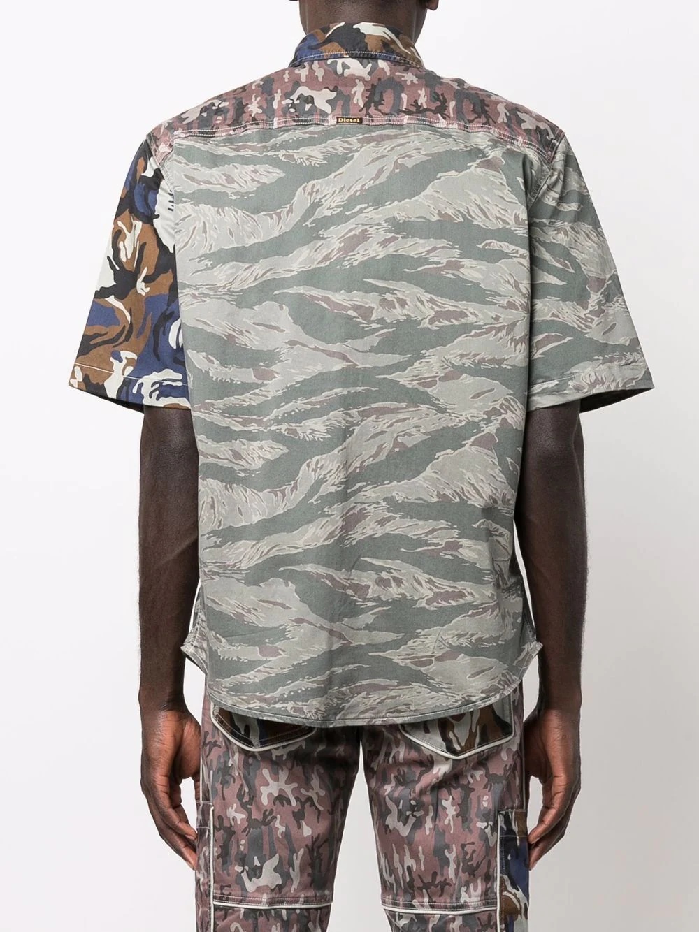 camouflage-print short-sleeved shirt - 4