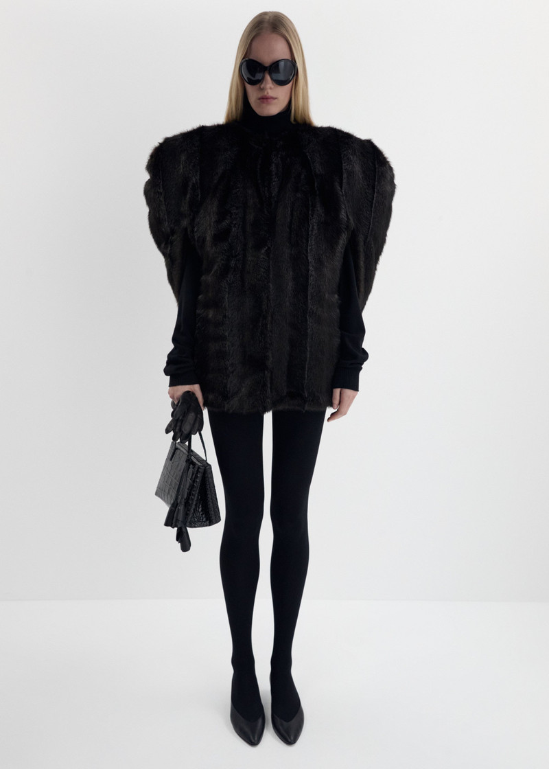 Faux fur cape in brown 4