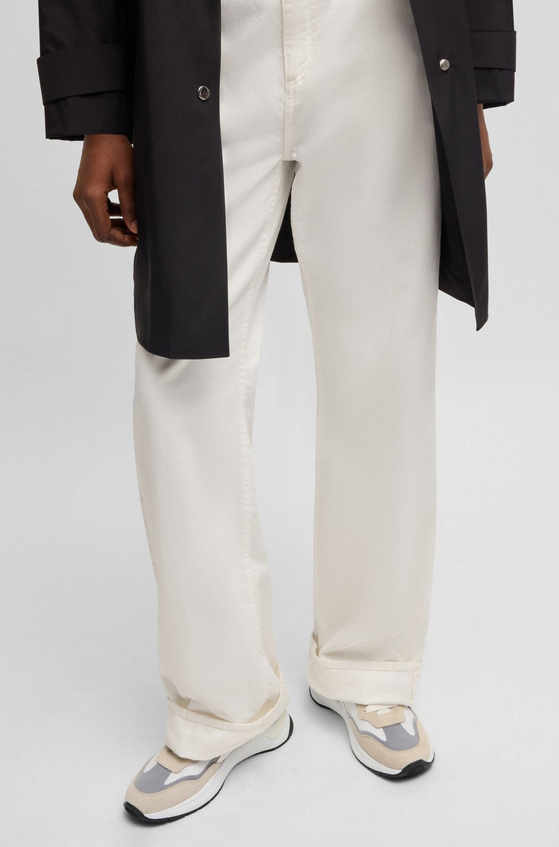 RUNNING-INSPIRED TRAINERS WITH SUEDE AND MESH 4