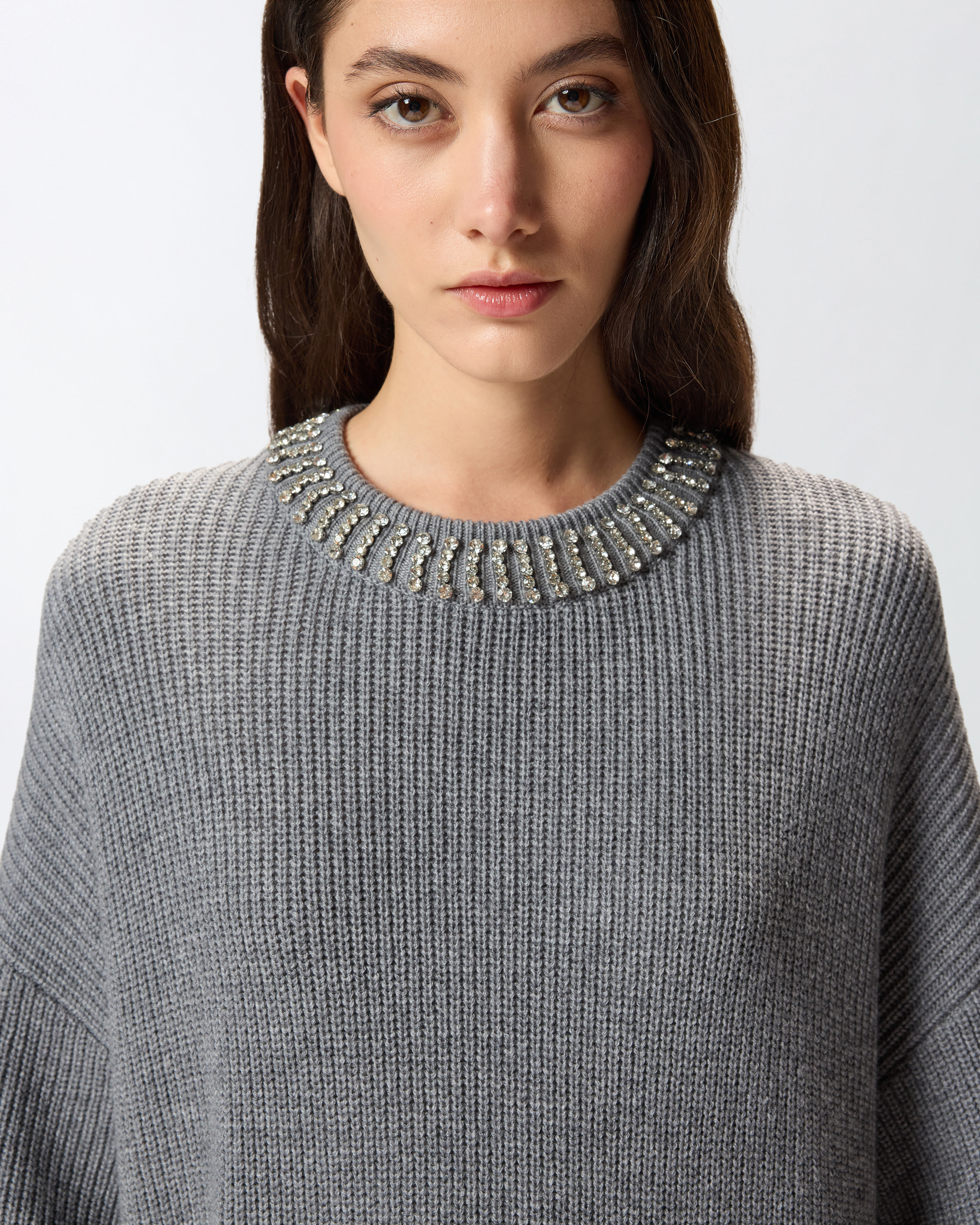KNIT DRESS WITH RHINESTONE-DETAILED NECK - 5