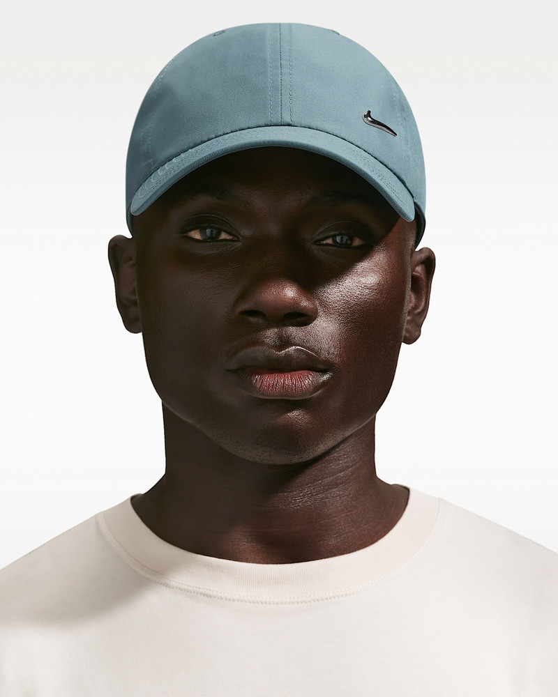 Nike Dri-FIT Club Unstructured Metal Swoosh Cap 1