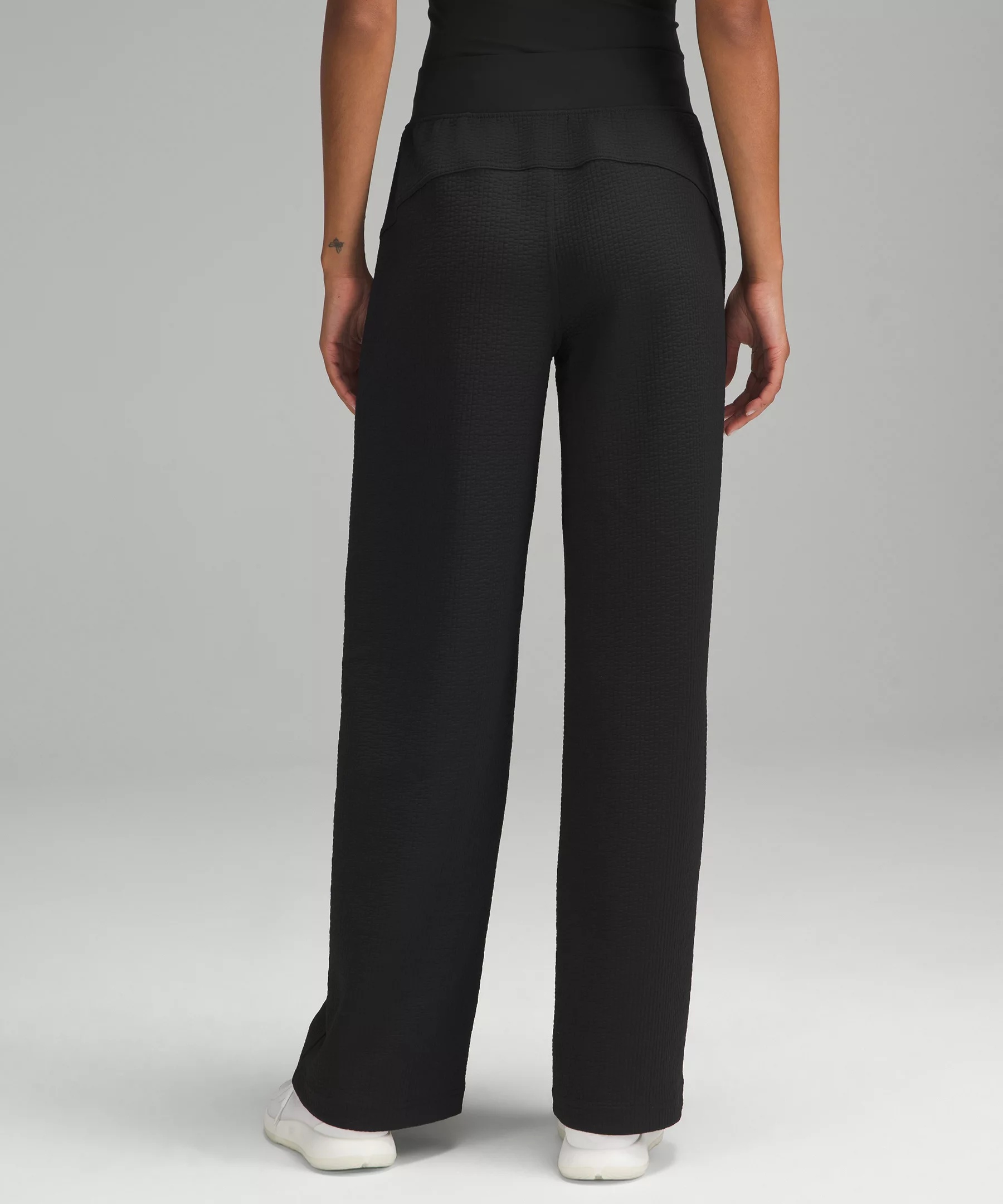 Textured Wide-Leg High-Rise Track Pant *Regular - 3