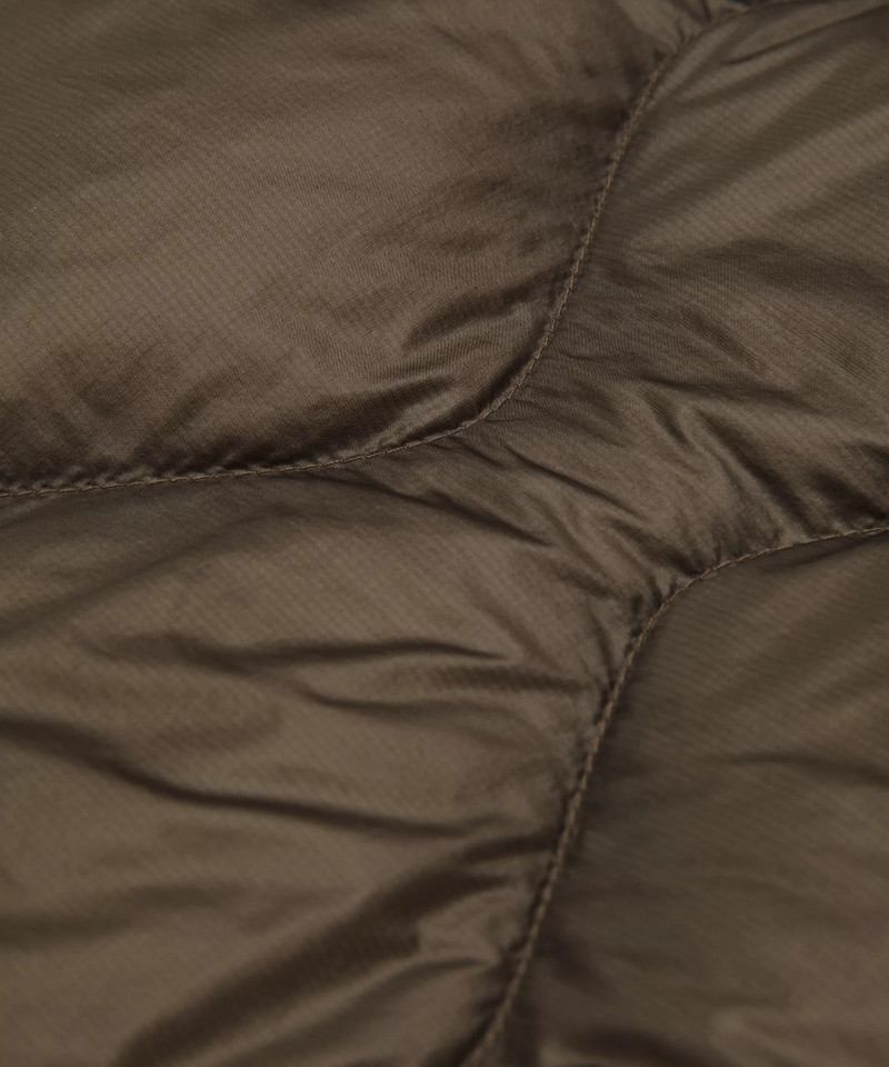 Men's Featherweight 900-Down-Fill Quilted Vest 9