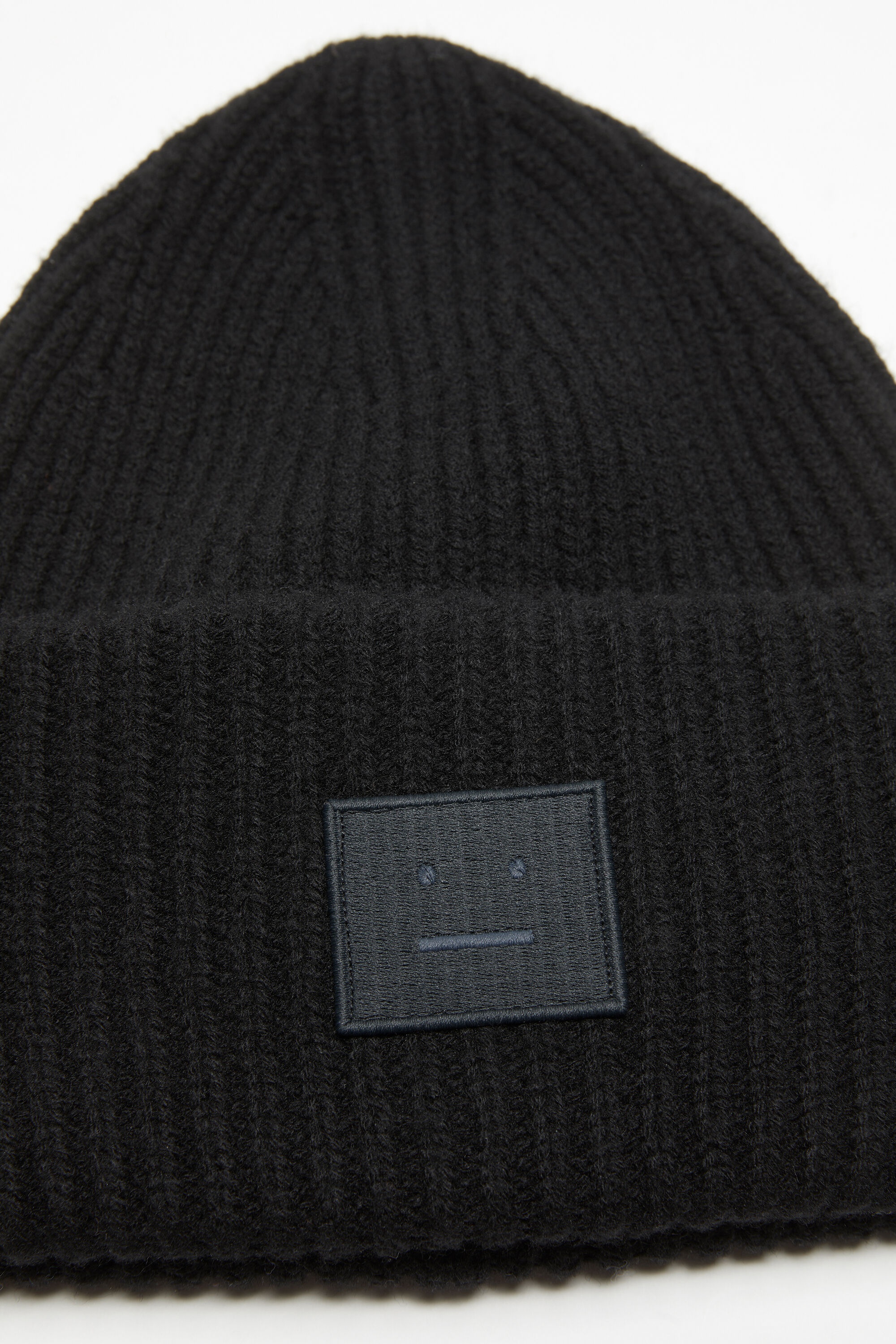 Large face logo beanie - Black - 3