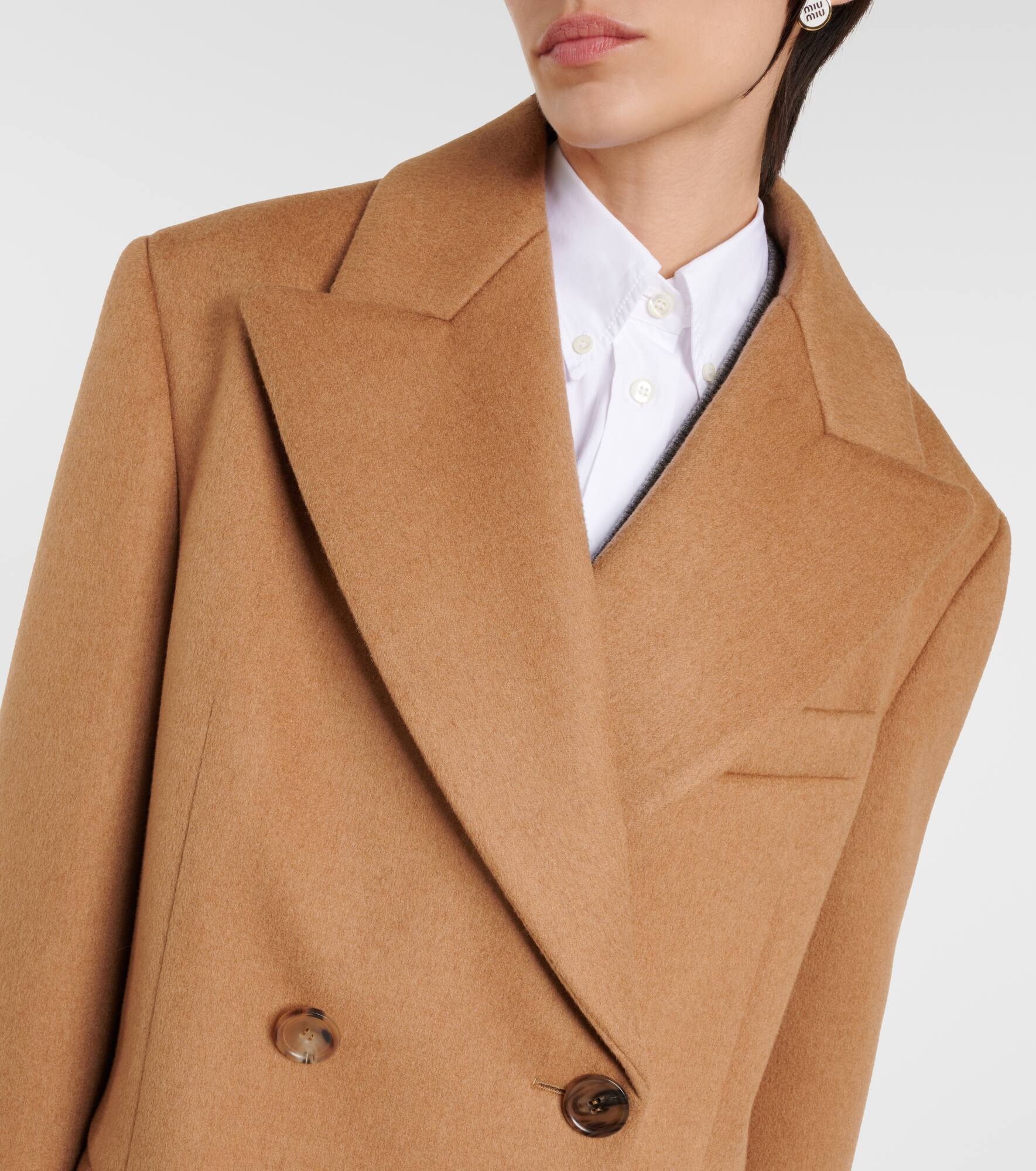 Double-breasted camel hair blazer - 4