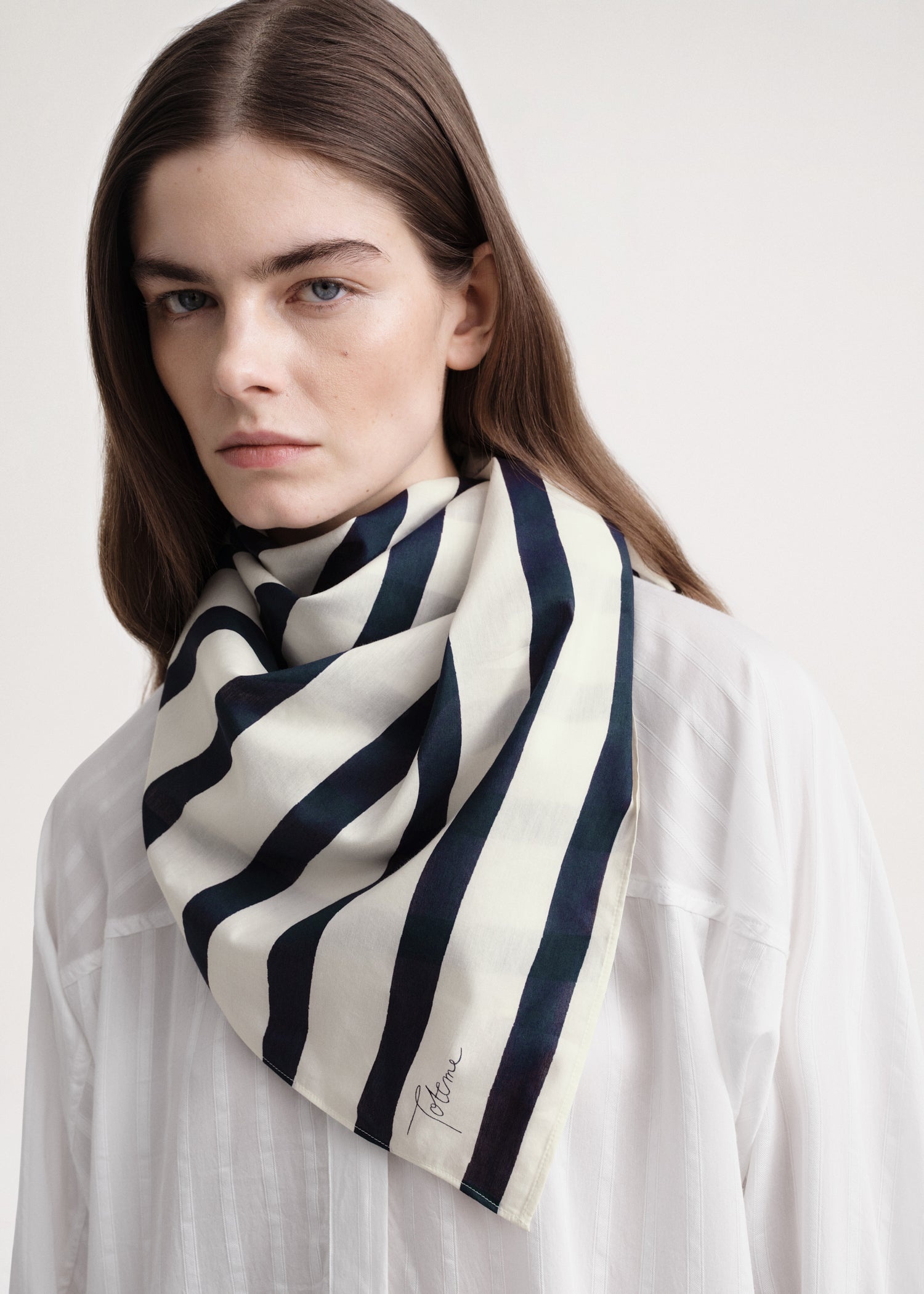 Totême Drawn stripe cotton silk scarf dark navy | REVERSIBLE