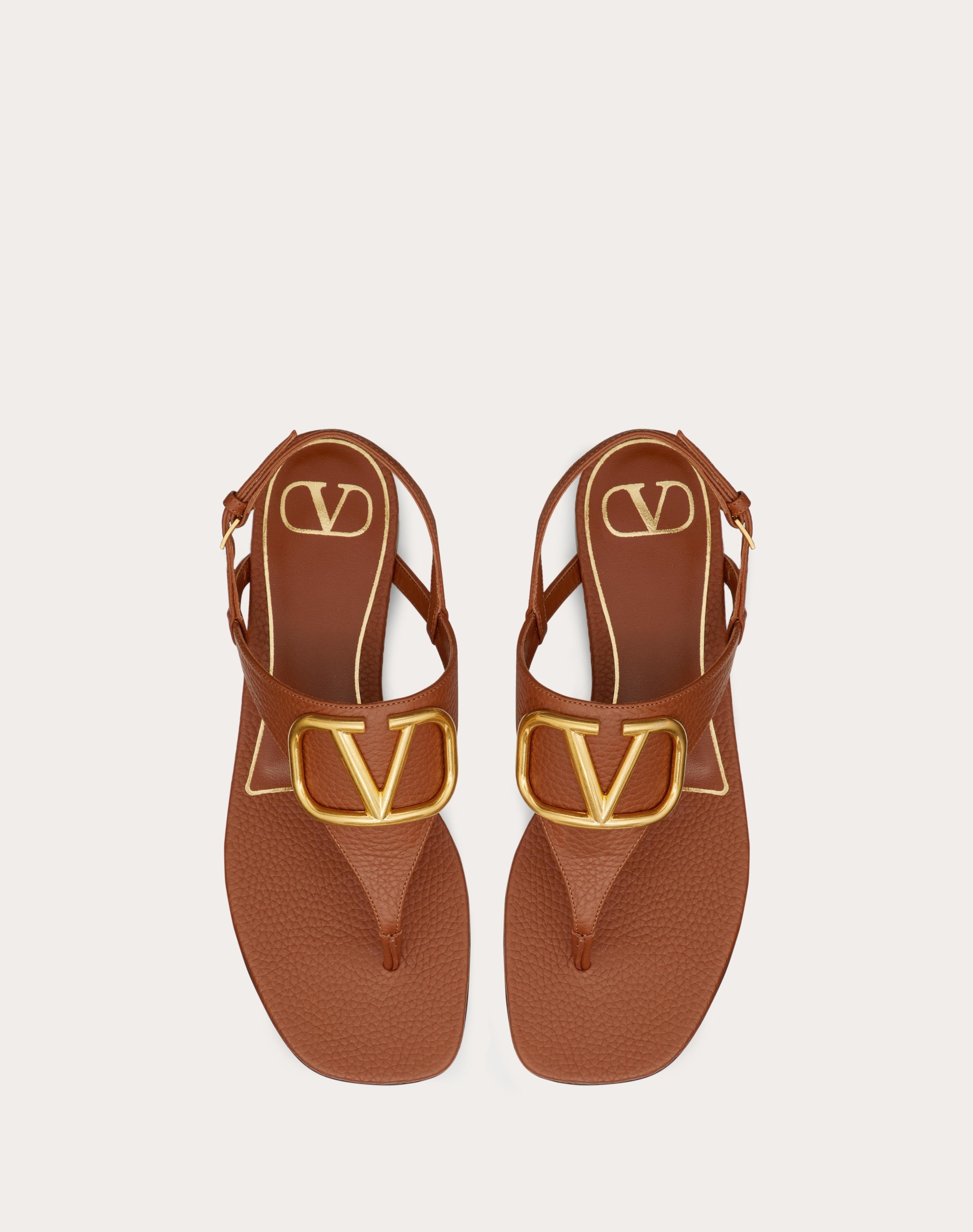 VLOGO SIGNATURE FLAT THONG SANDAL IN GRAINY CALFSKIN - 4