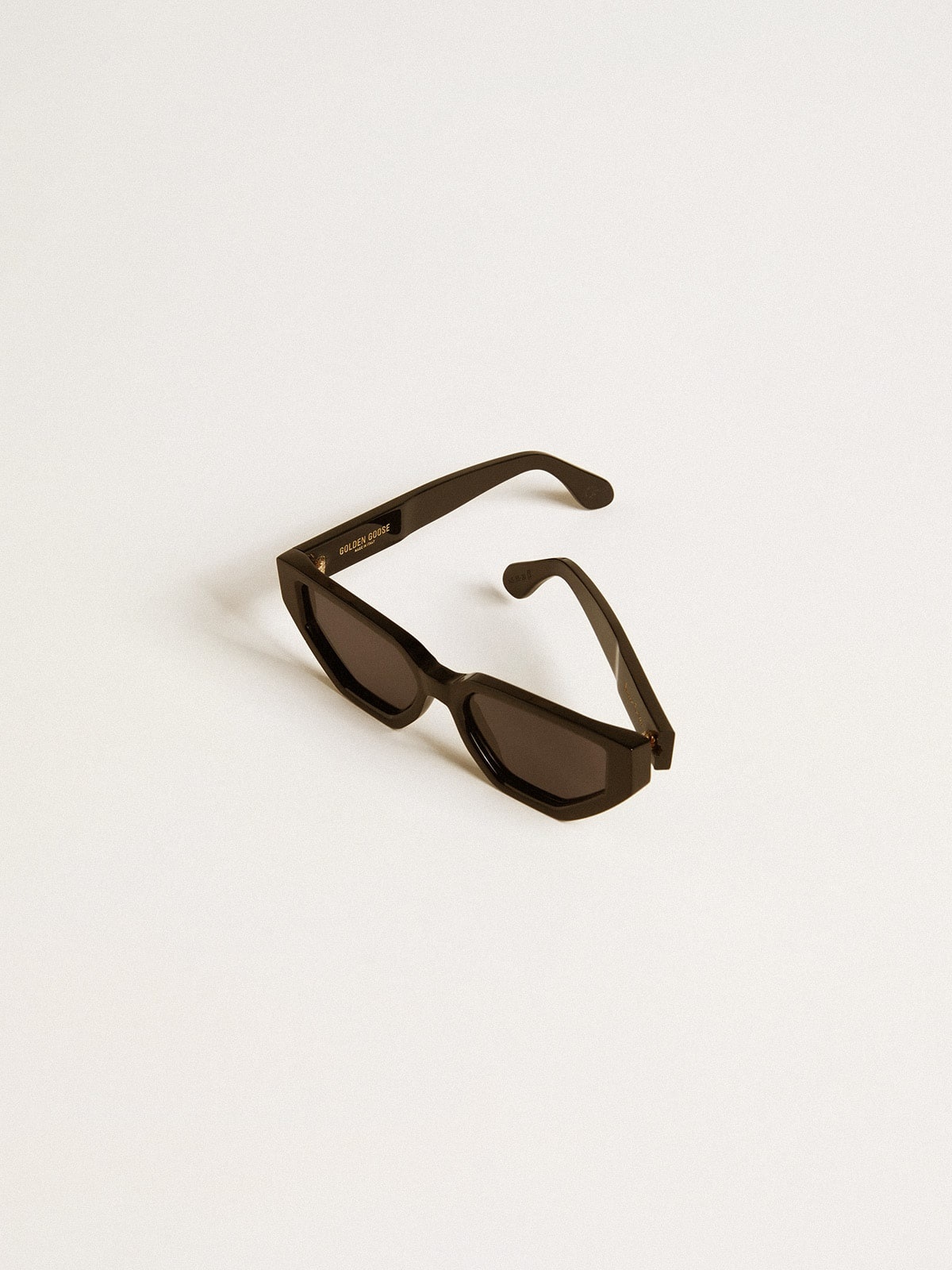 Rectangular style sunglasses with black frame and lenses - 2