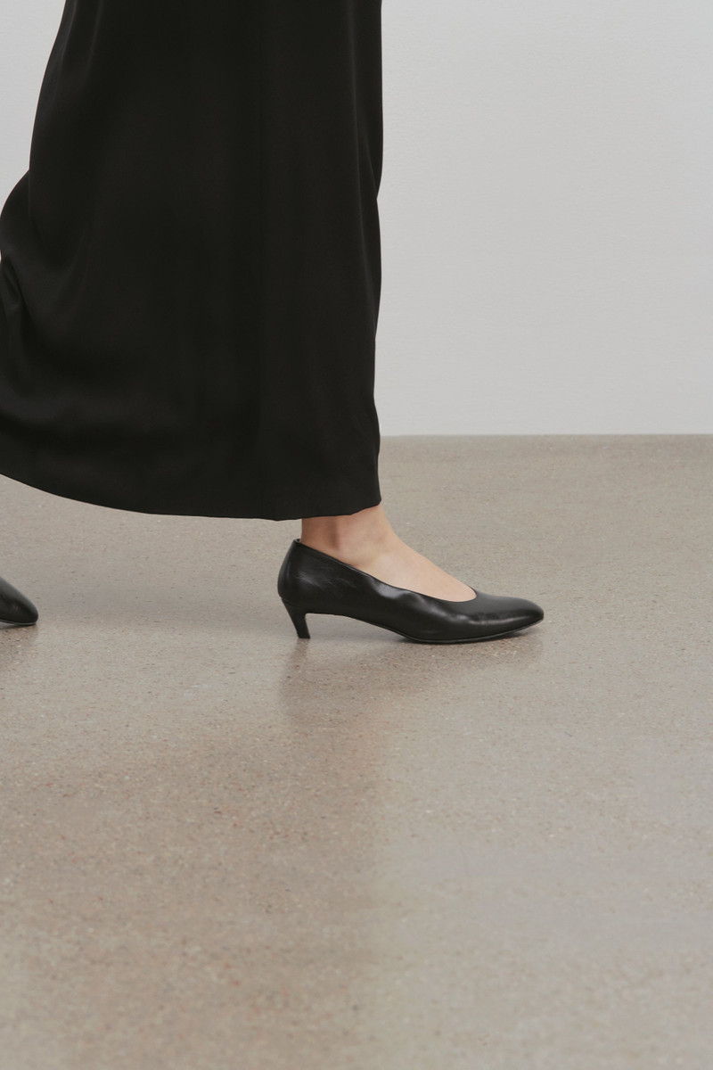 New Almond Pump in Leather 4