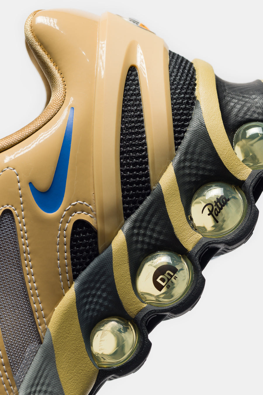 Patta Air Max DN8 SP Sneaker in Club Gold/Game Royal/Metallic Silver - 7