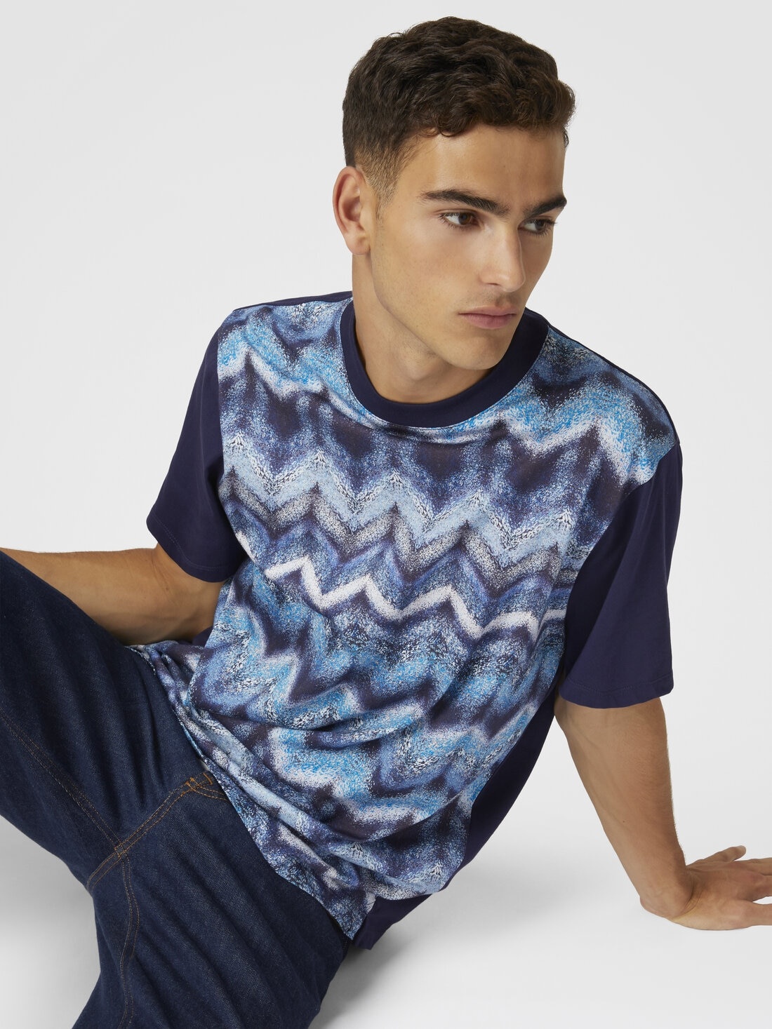 Crewneck T-shirt in airbrush-effect zigzag print cotton - 4